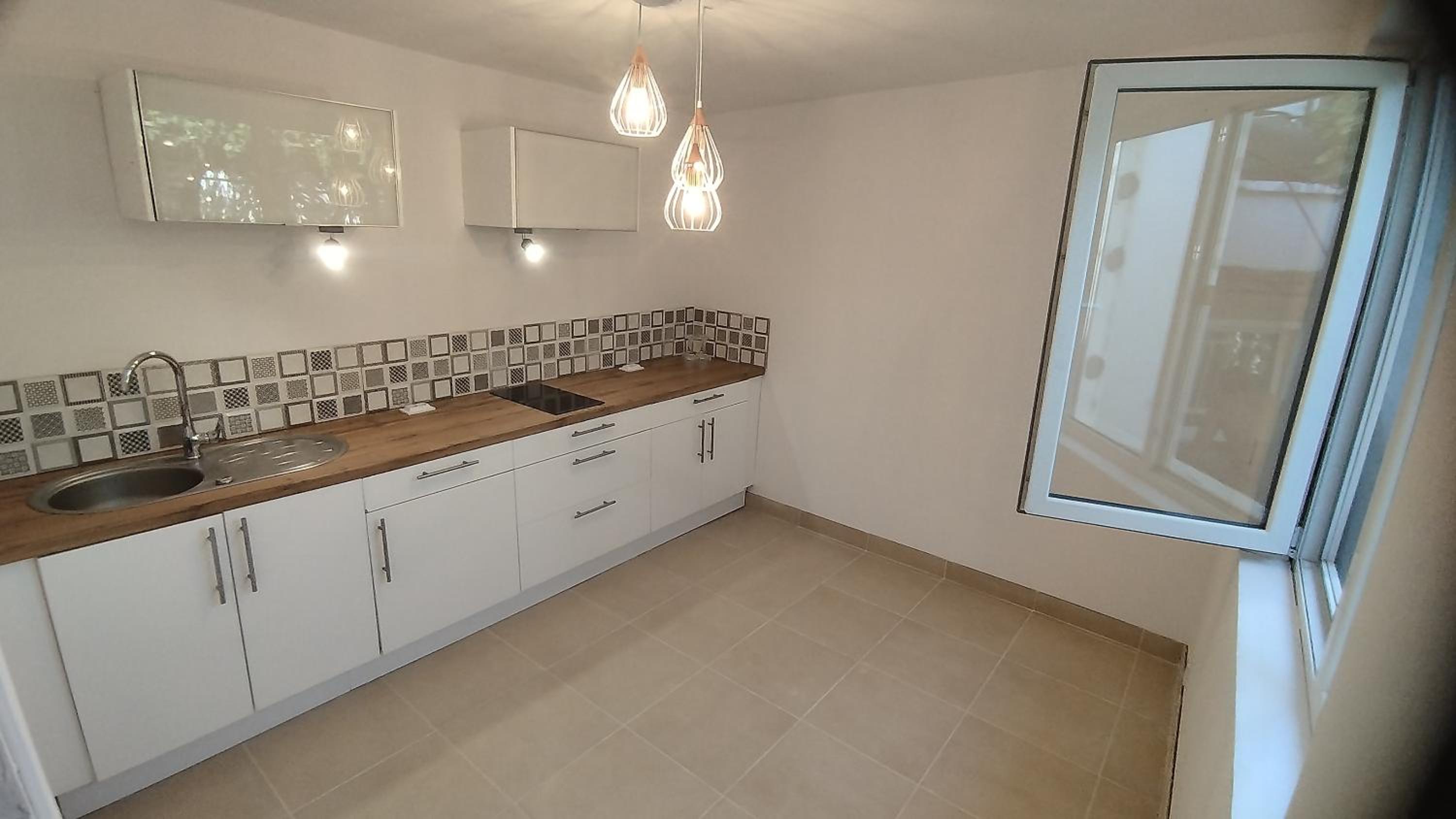 House Sleeps 6-Garden-FreeParking-Bbq-Patio