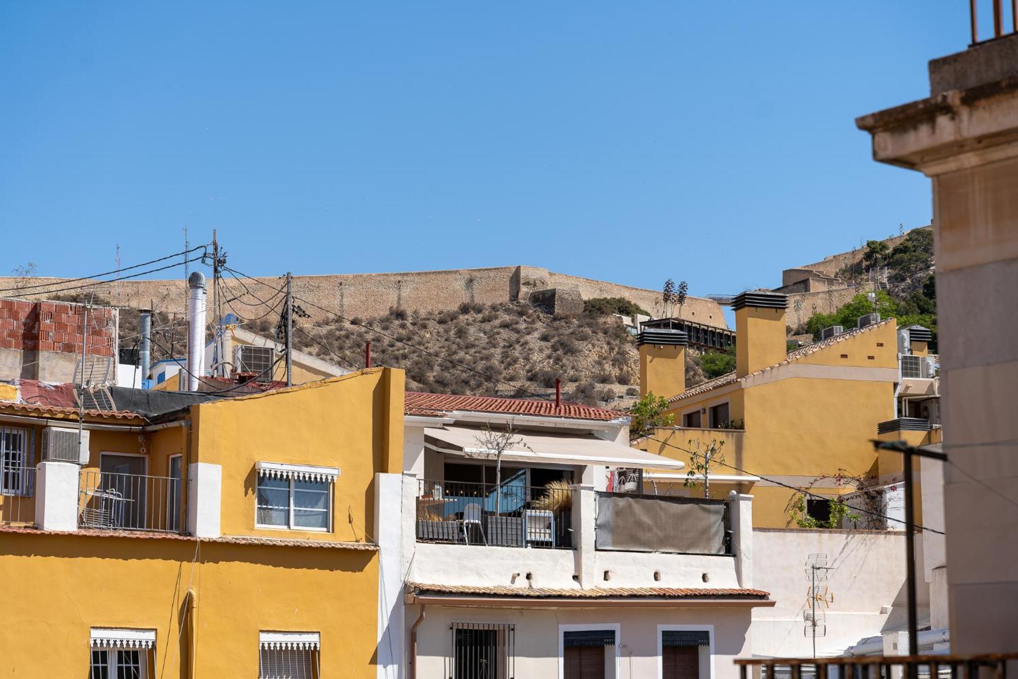 Barrio Gem Stylish 2Bedroom Oasis in Alicante