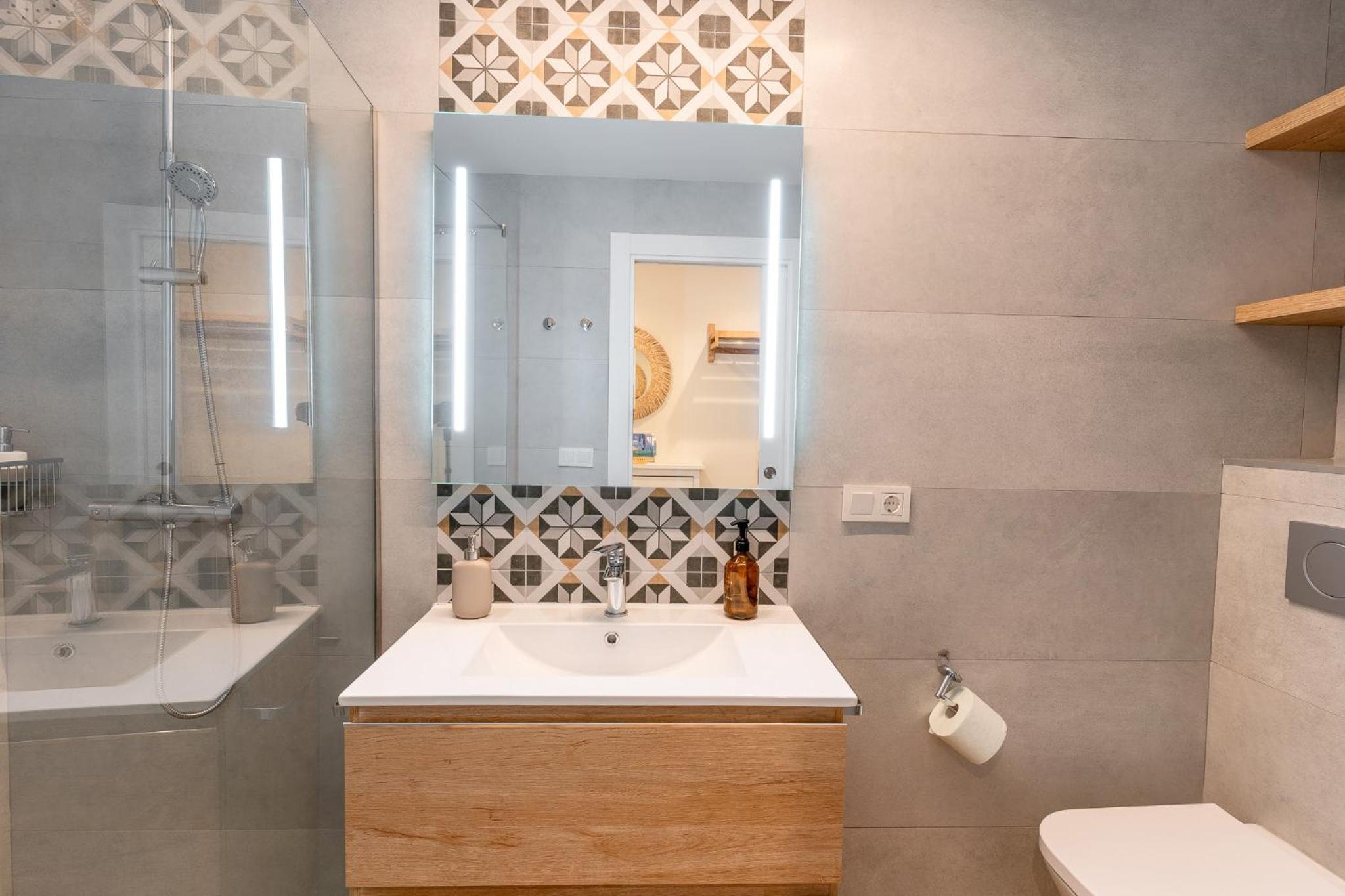 Barrio Gem Stylish 2Bedroom Oasis in Alicante
