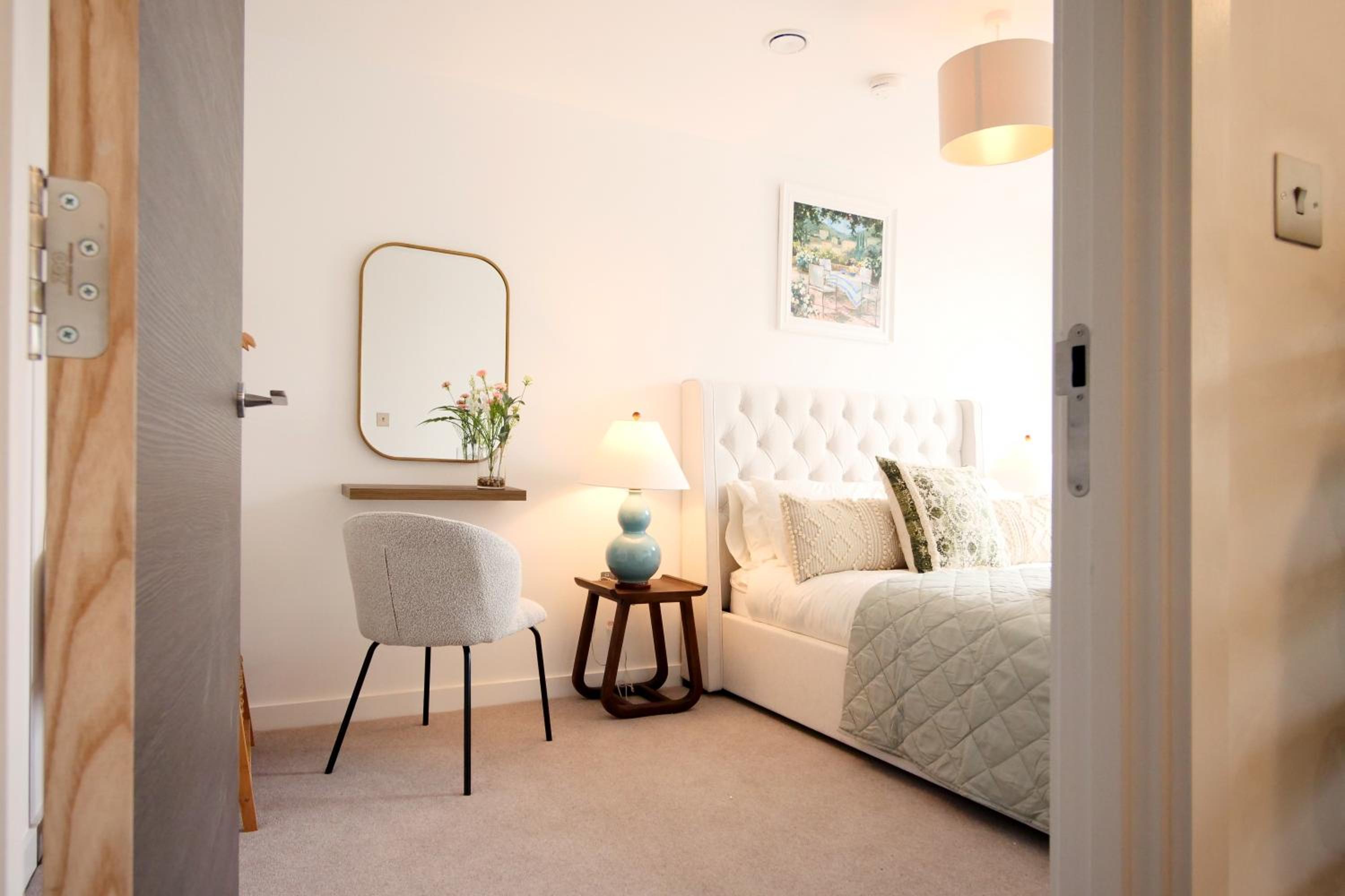 Apartment 41 with Free Secure Parking view 3