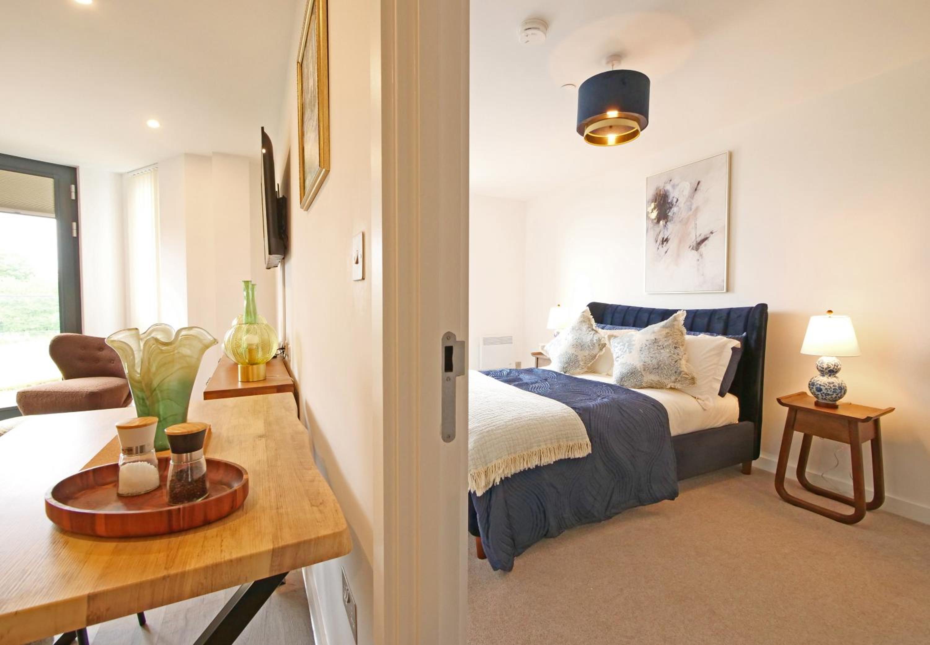Apartment 41 with Free Secure Parking view 2