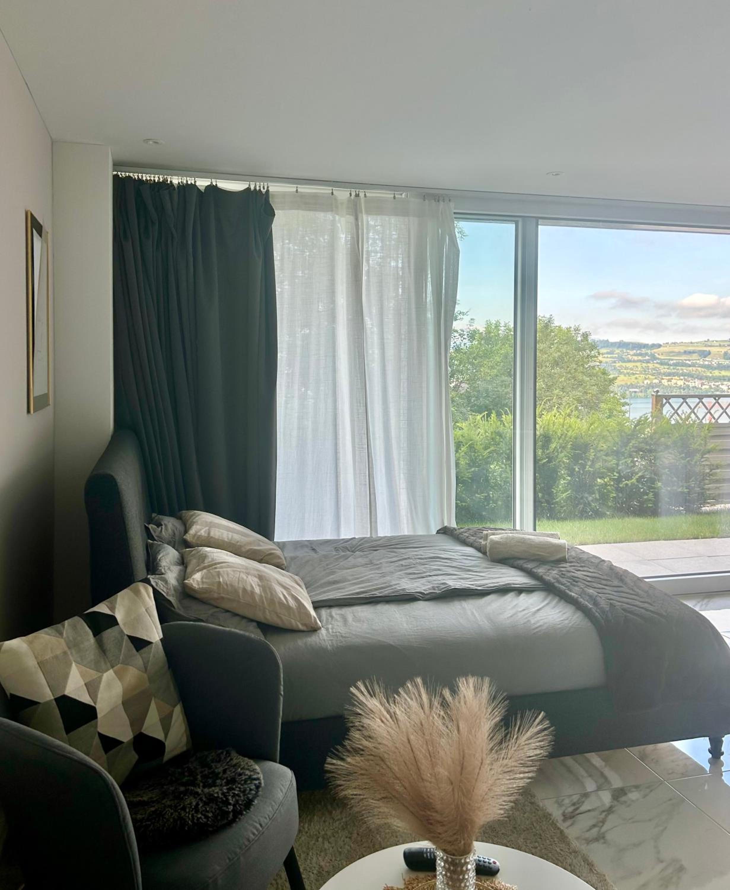 Modern Studio with Lake View near Zurich
