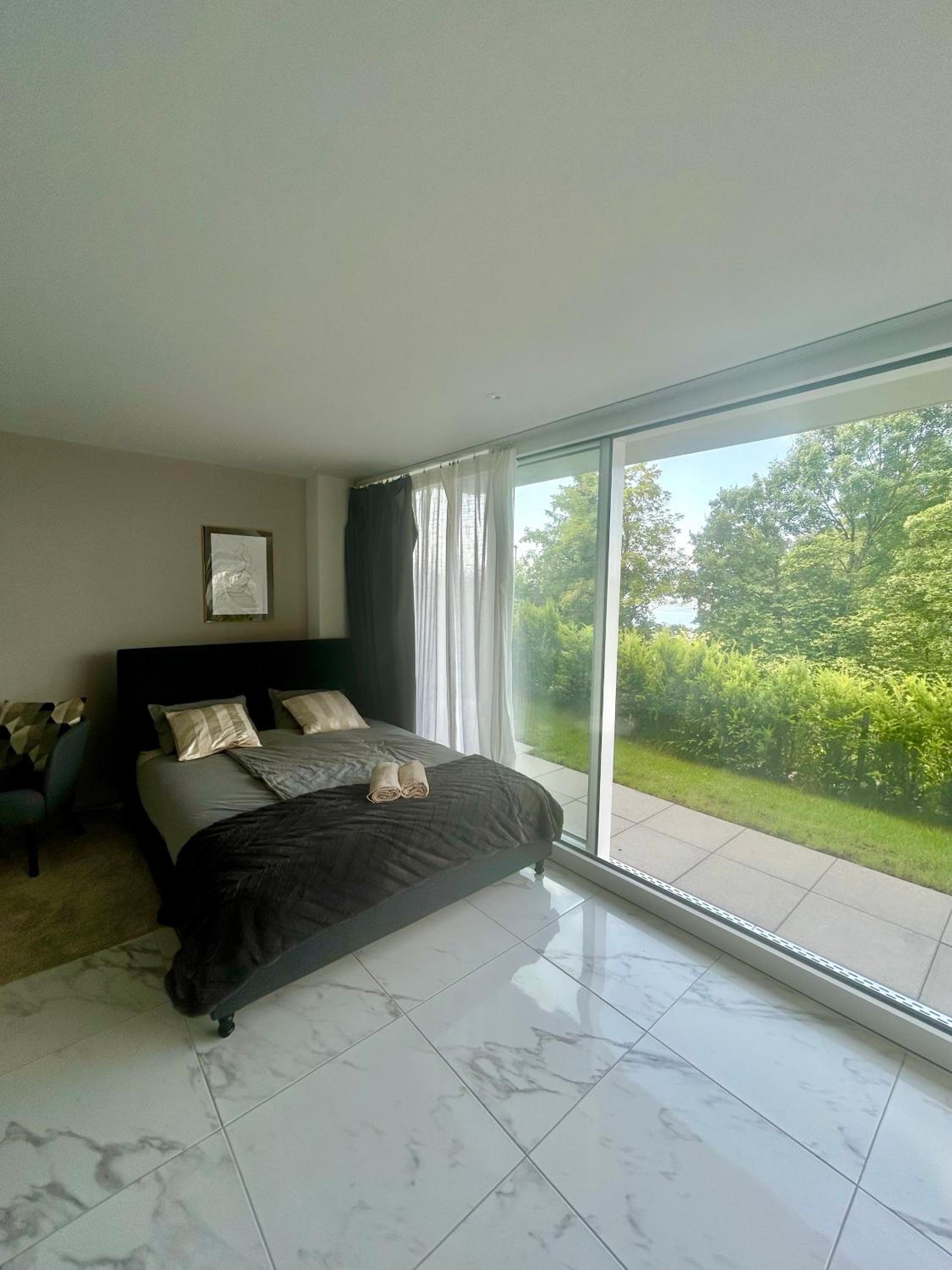 Modern Studio with Lake View near Zurich