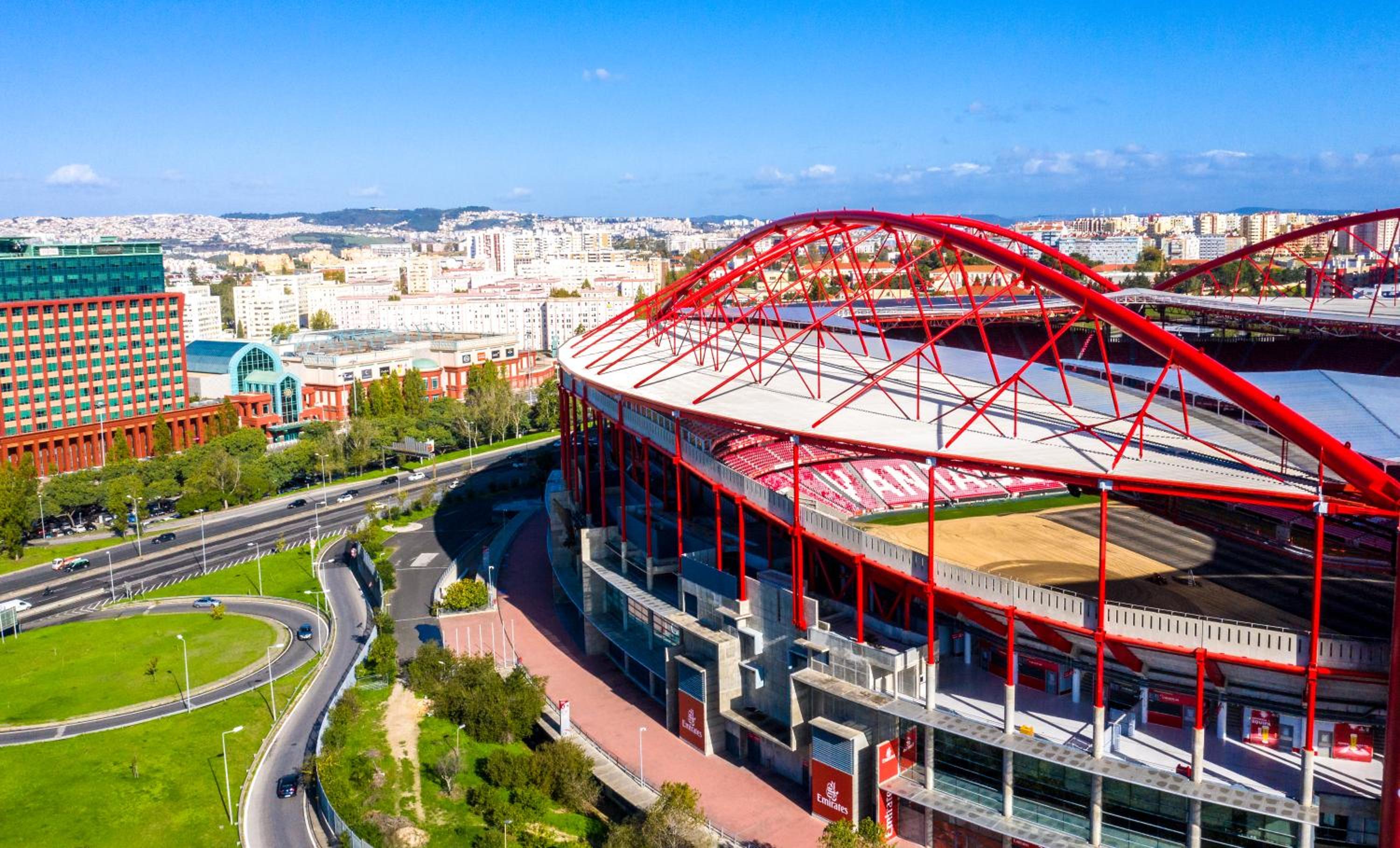 Bright 2 Bedroom Lisbon with AC Parking and Metro photo 4