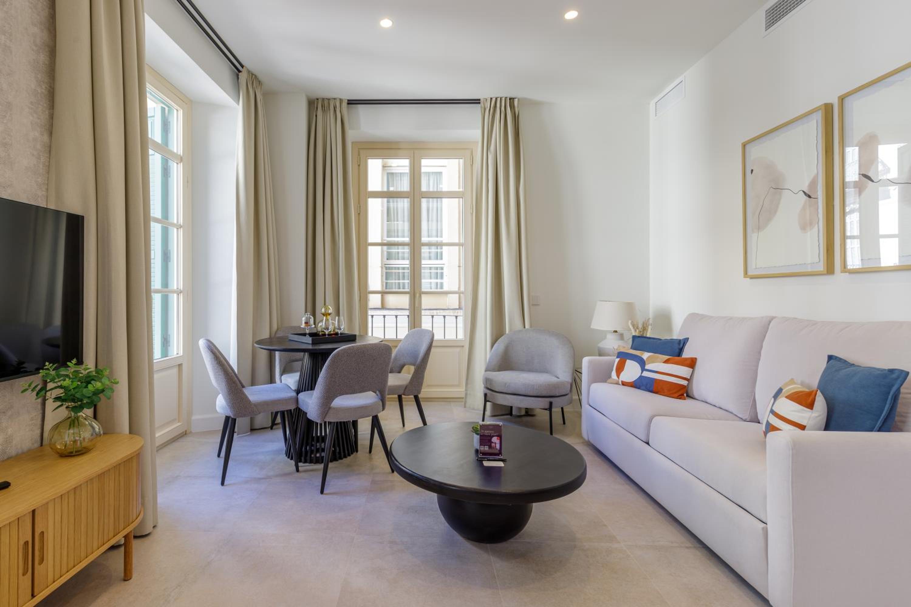 Plaza del Siglo Suites & Boutique Apartments by Caleta Homes