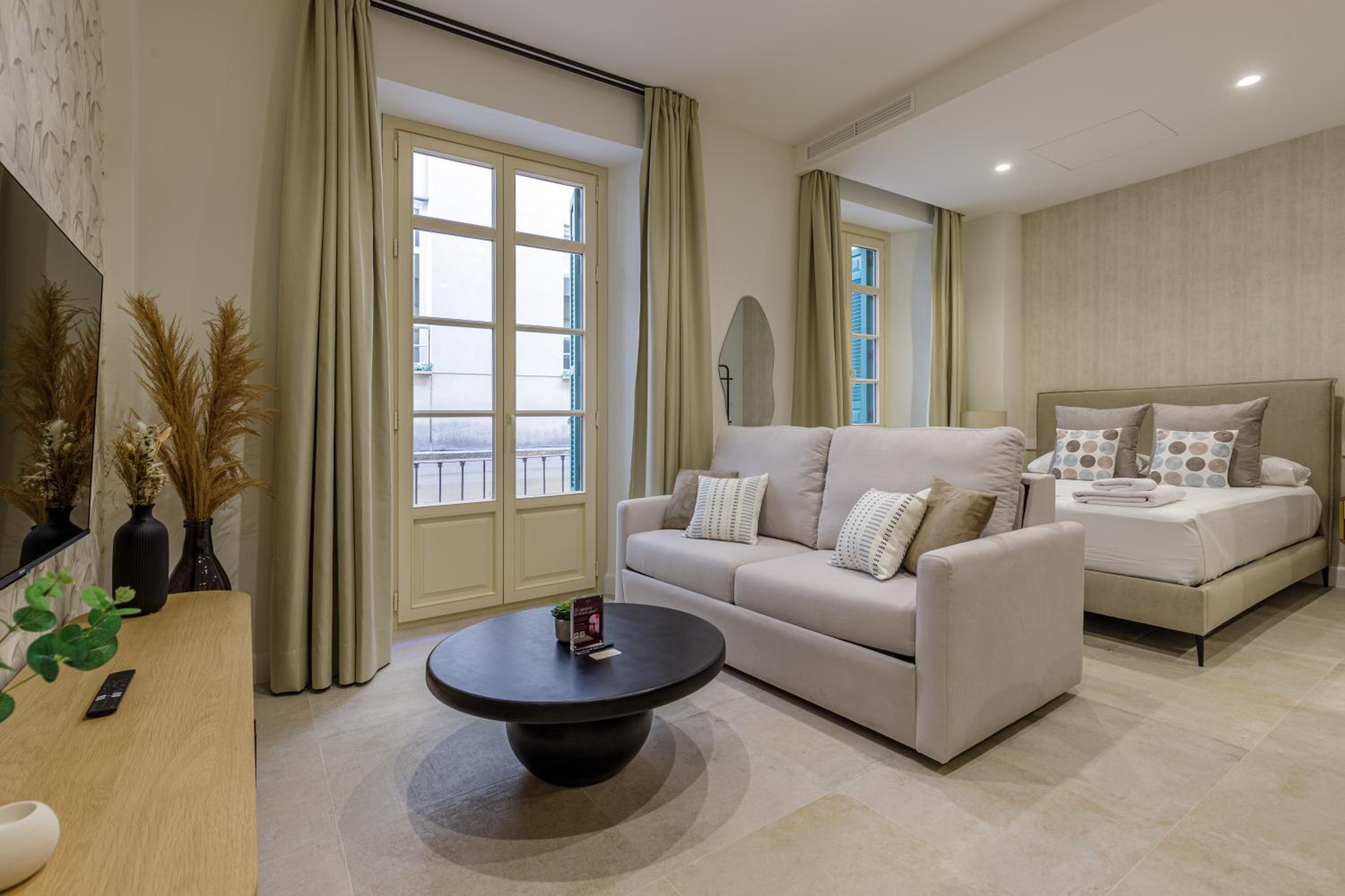 Plaza del Siglo Suites & Boutique Apartments by Caleta Homes