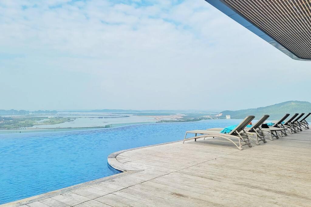 Luxury Studio Waterfront Unobstructed Ha Long Bay- A Lacarte Resident view 3