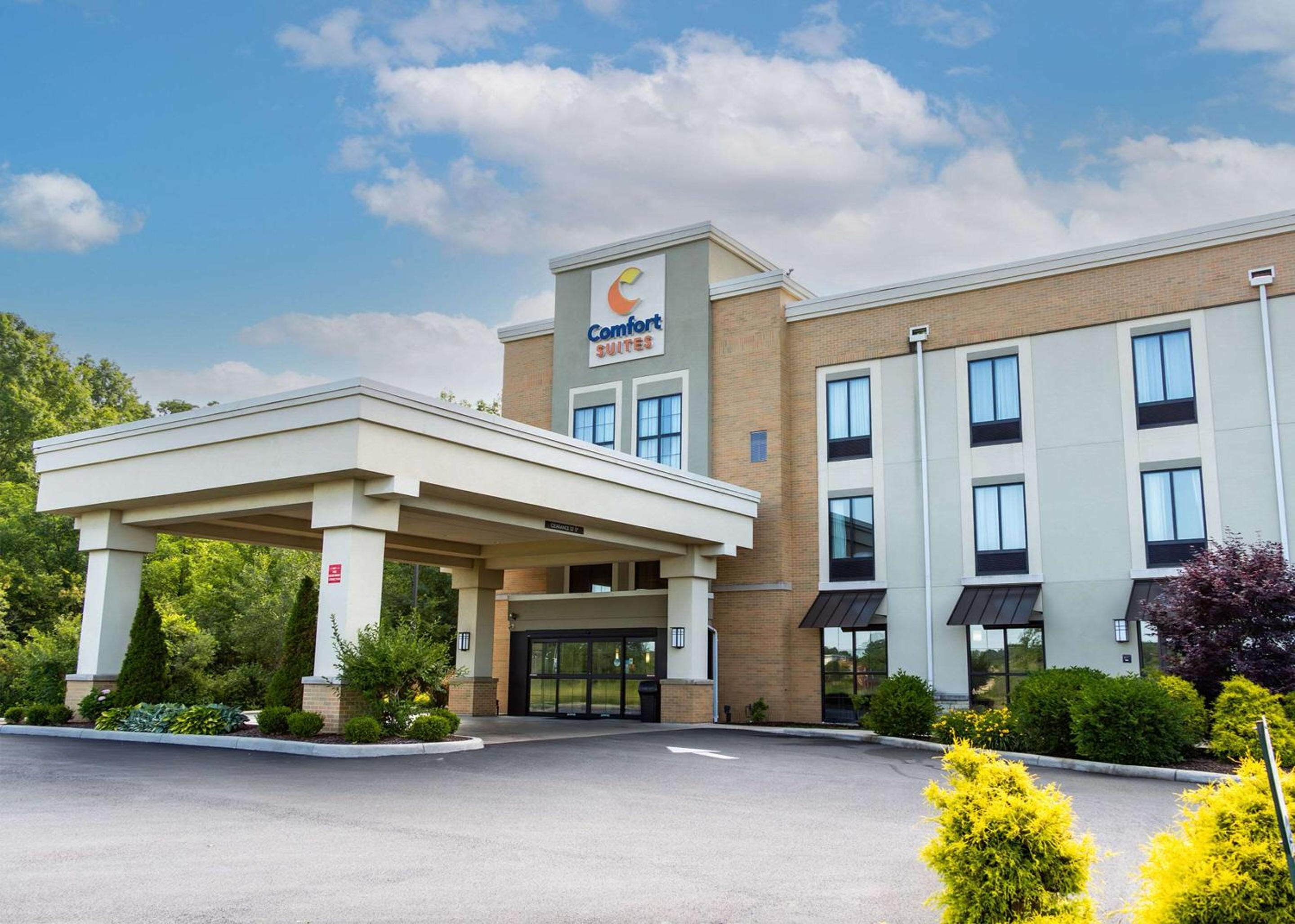 Hotel Comfort Suites-Youngstown North - Image 1