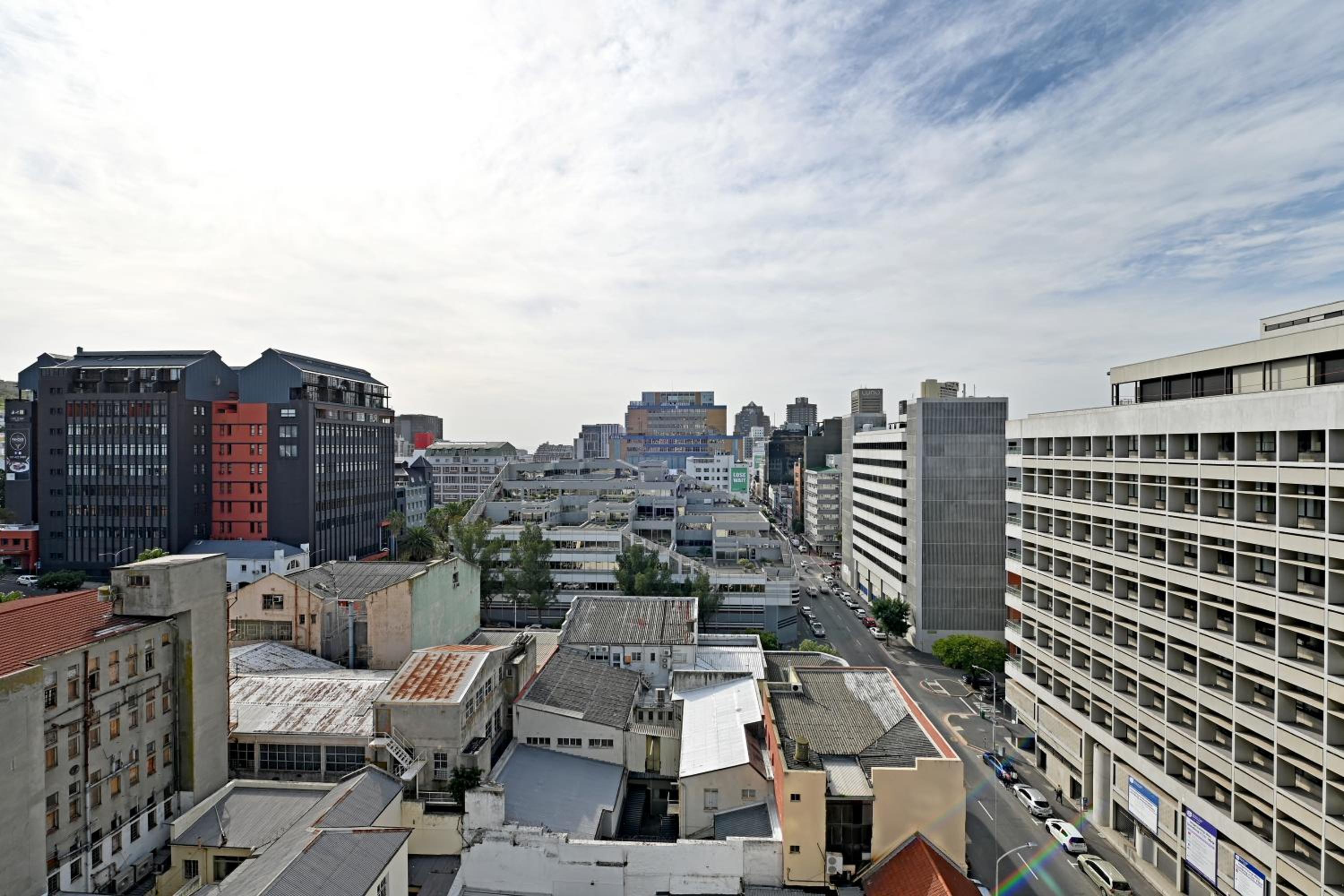 Yaya - Modern Apartment with City, Ocean & Mountain views! view 3
