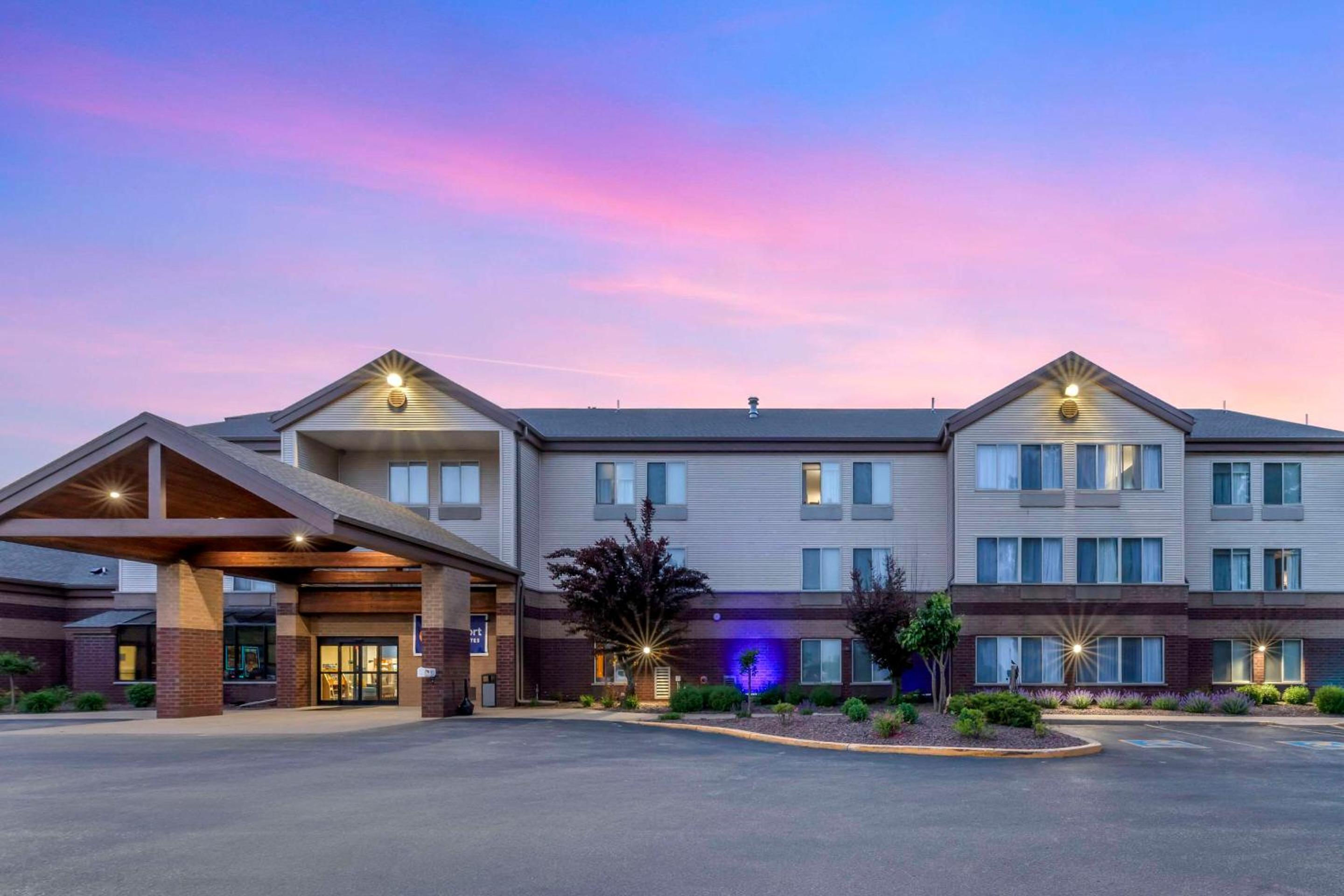 Comfort Inn  Suites - Property Image 3