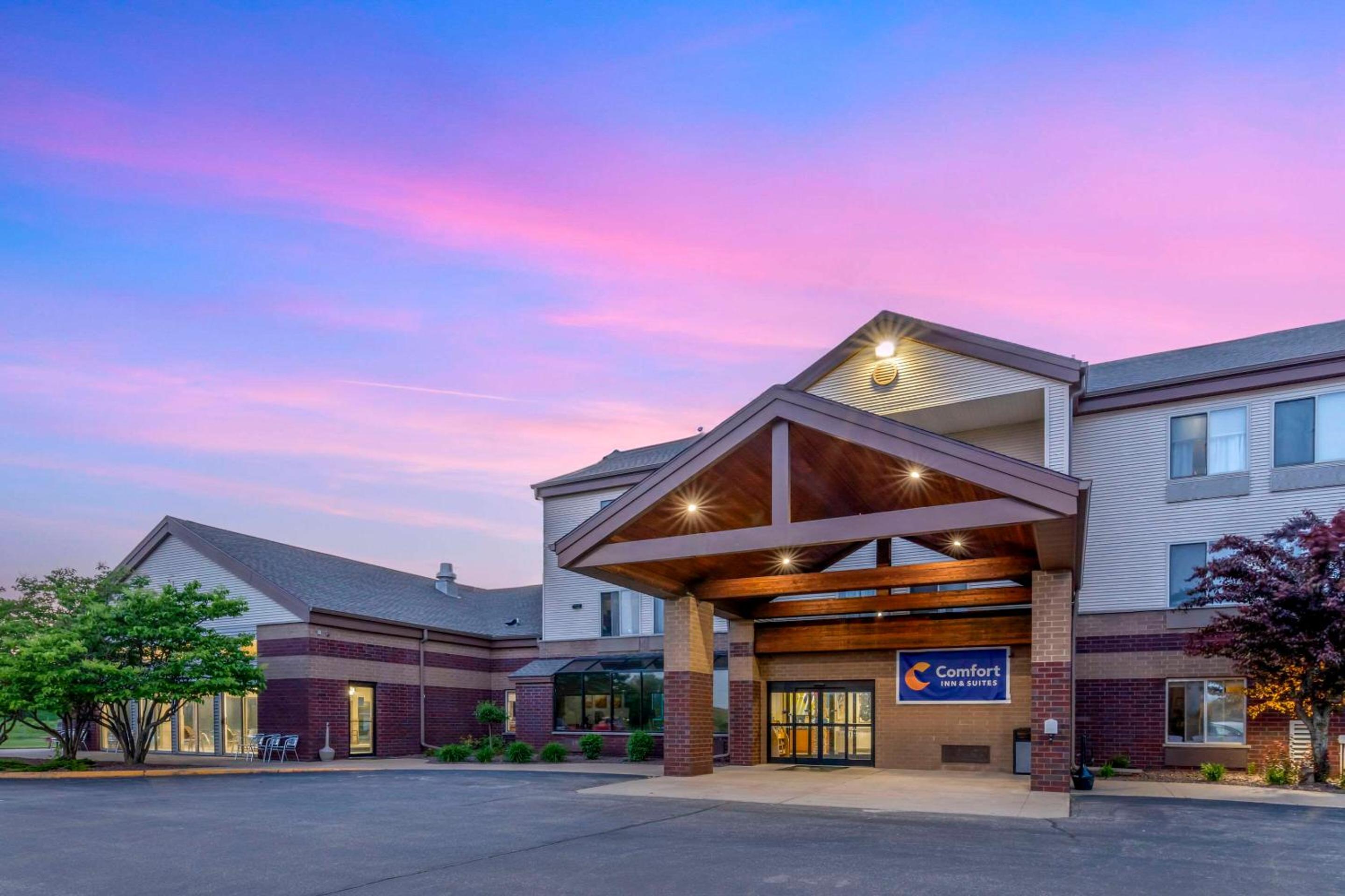 Comfort Inn  Suites - Property Image 2