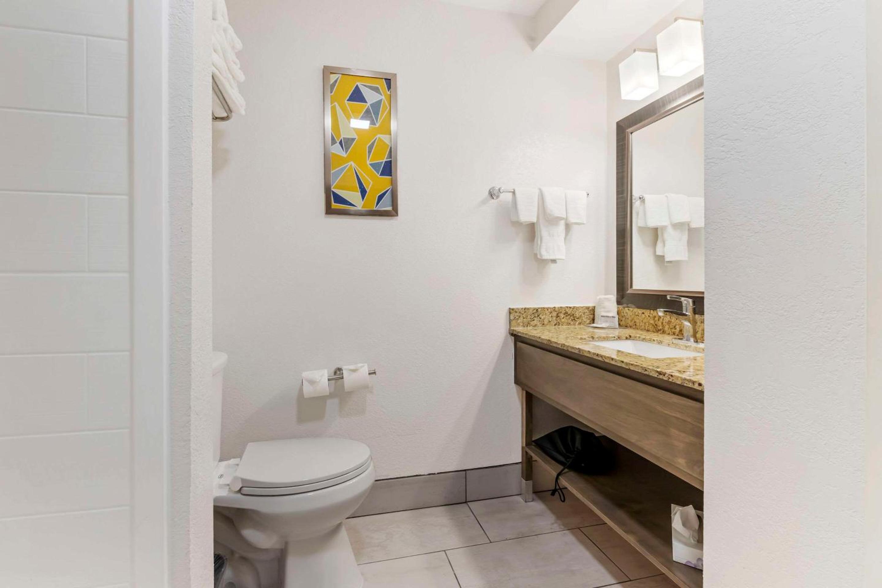Tomah Vacations - Comfort Inn  Suites - Property Image 2
