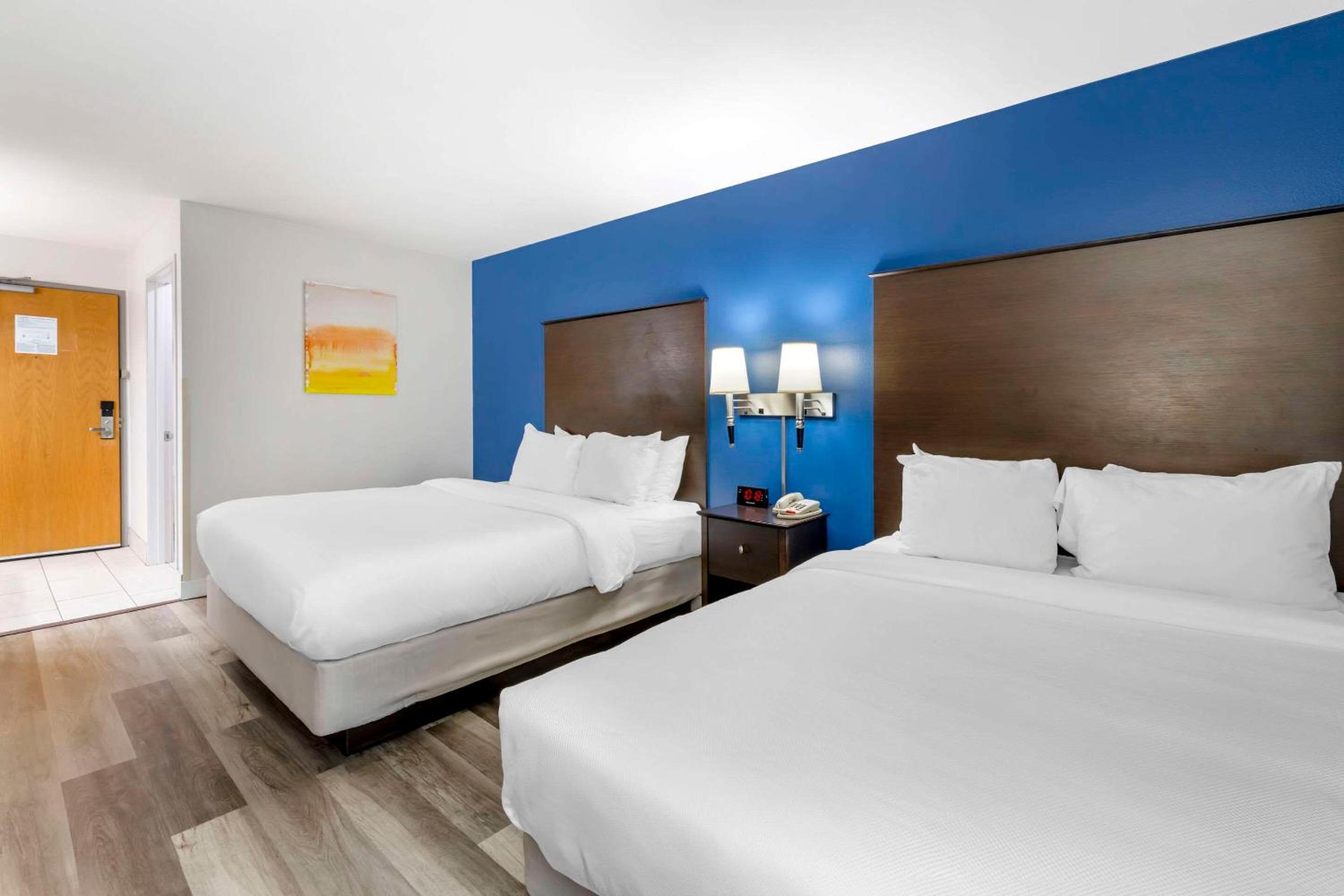 Comfort Inn  Suites - Property Image 1