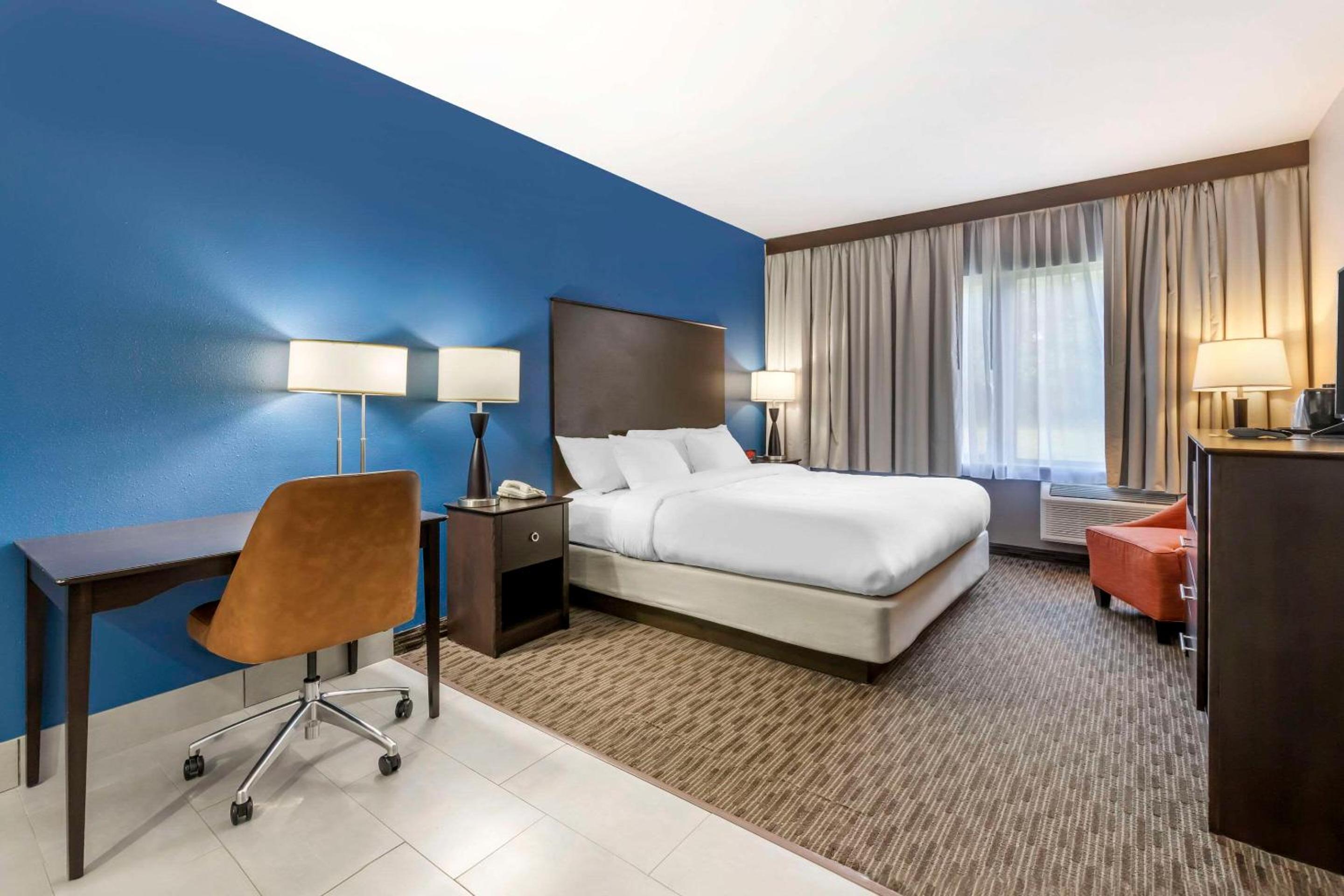 Tomah Vacations - Comfort Inn  Suites - Property Image 3