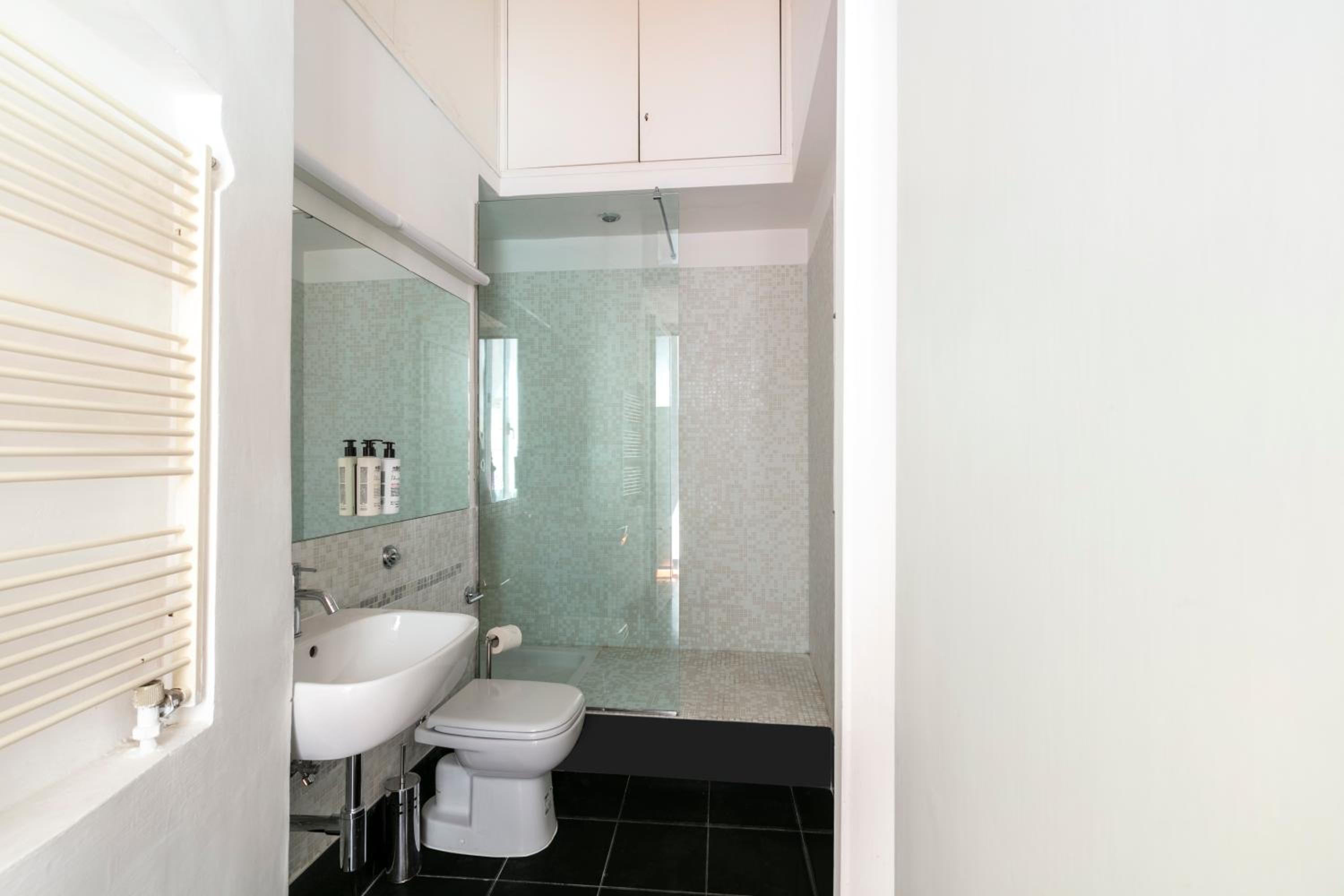 ROMAC Leone Apartments