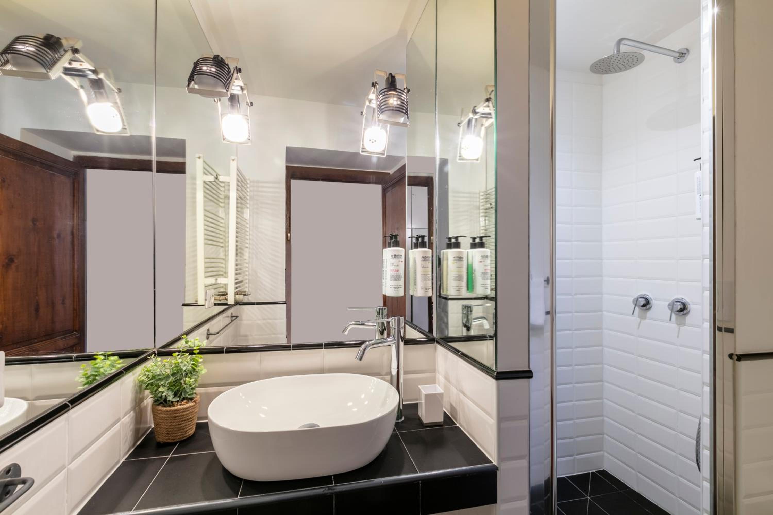 ROMAC Leone Apartments