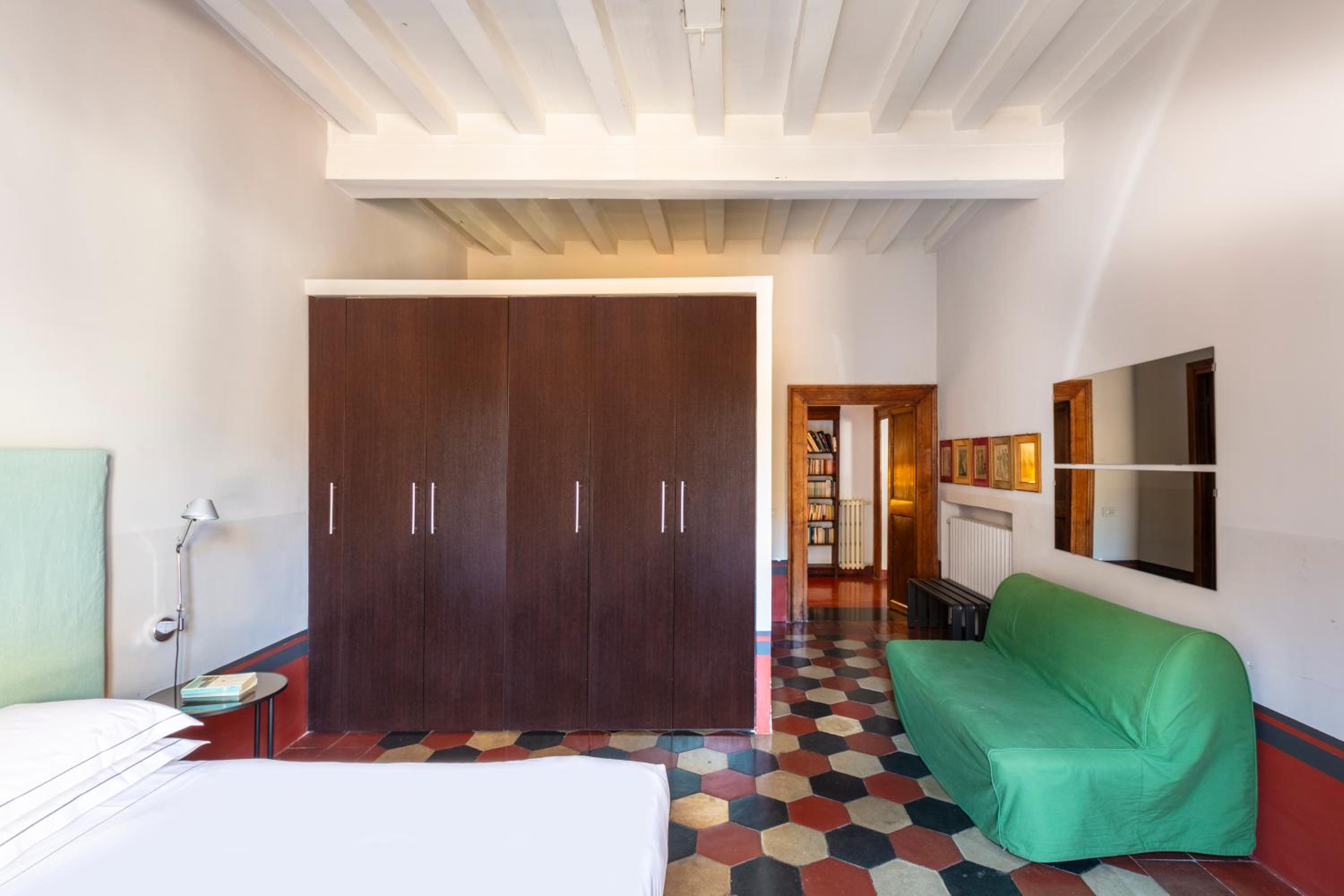 ROMAC Leone Apartments