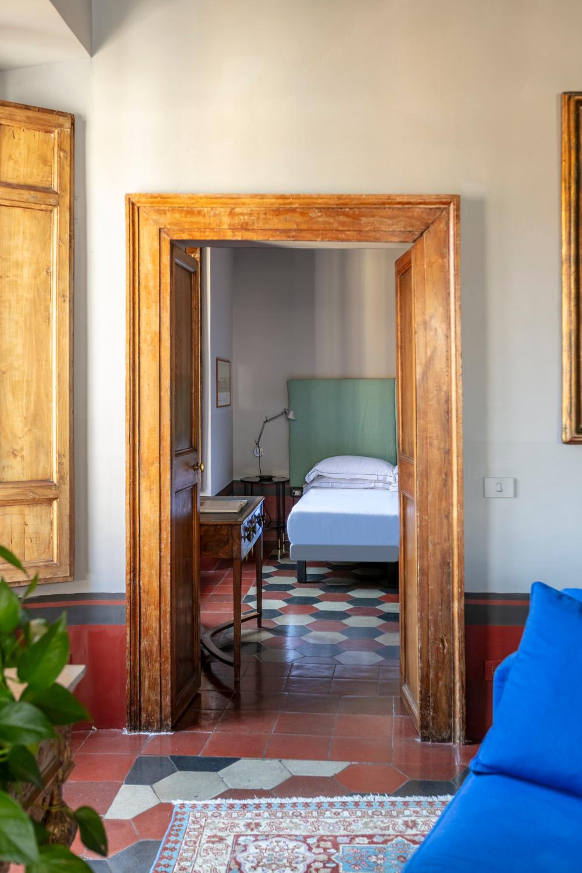 ROMAC Leone Apartments