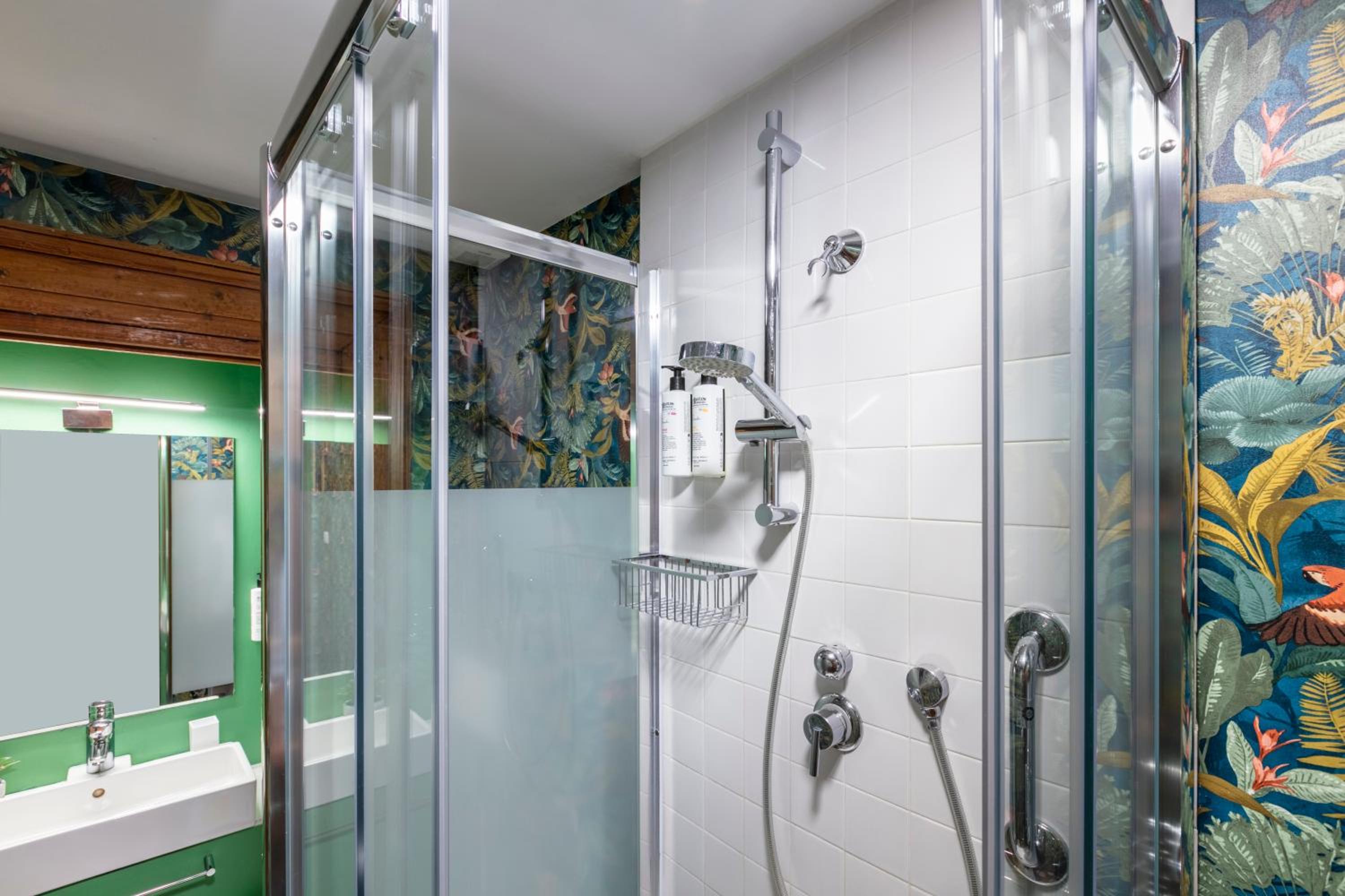 ROMAC Leone Apartments
