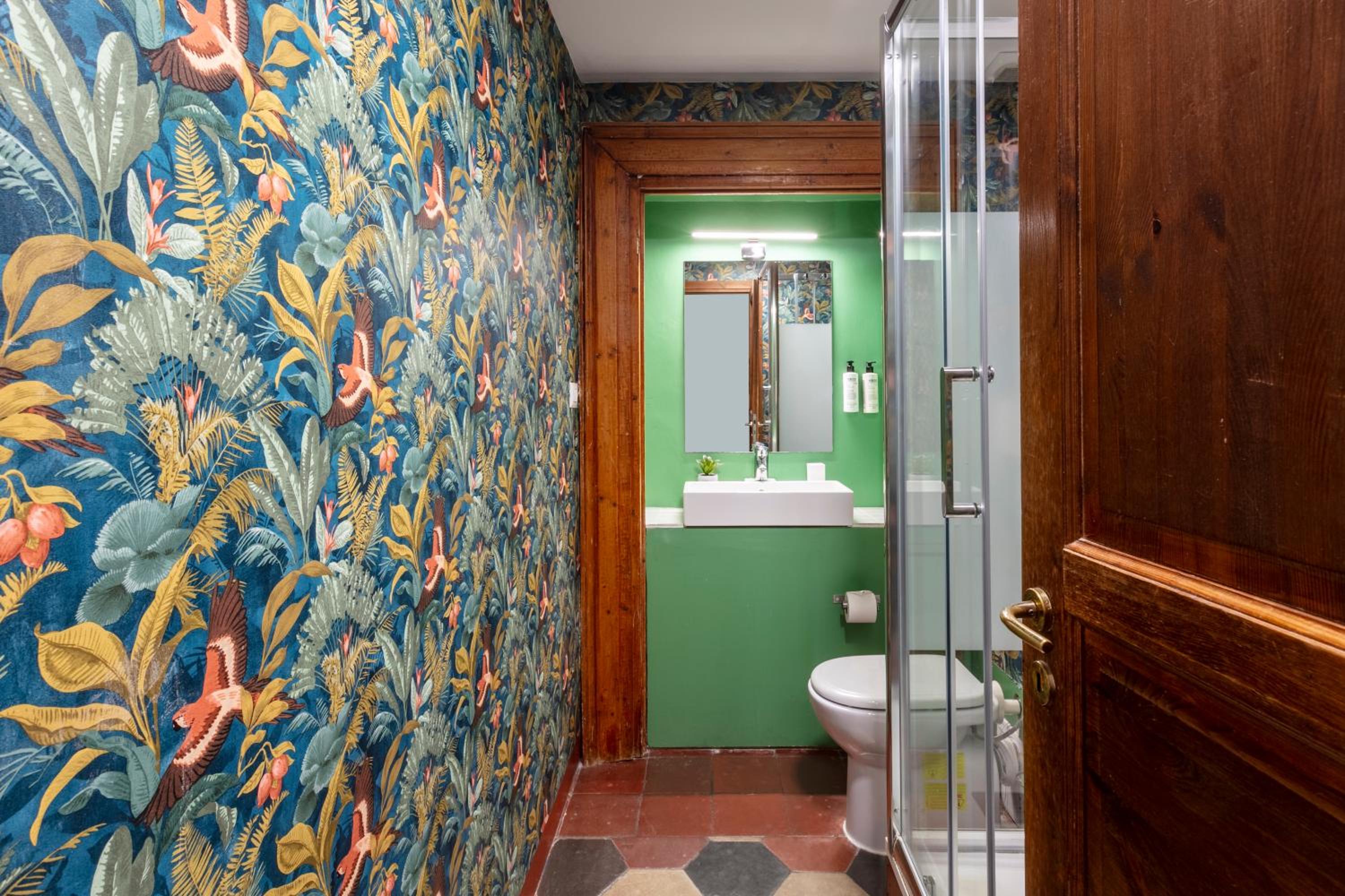 ROMAC Leone Apartments