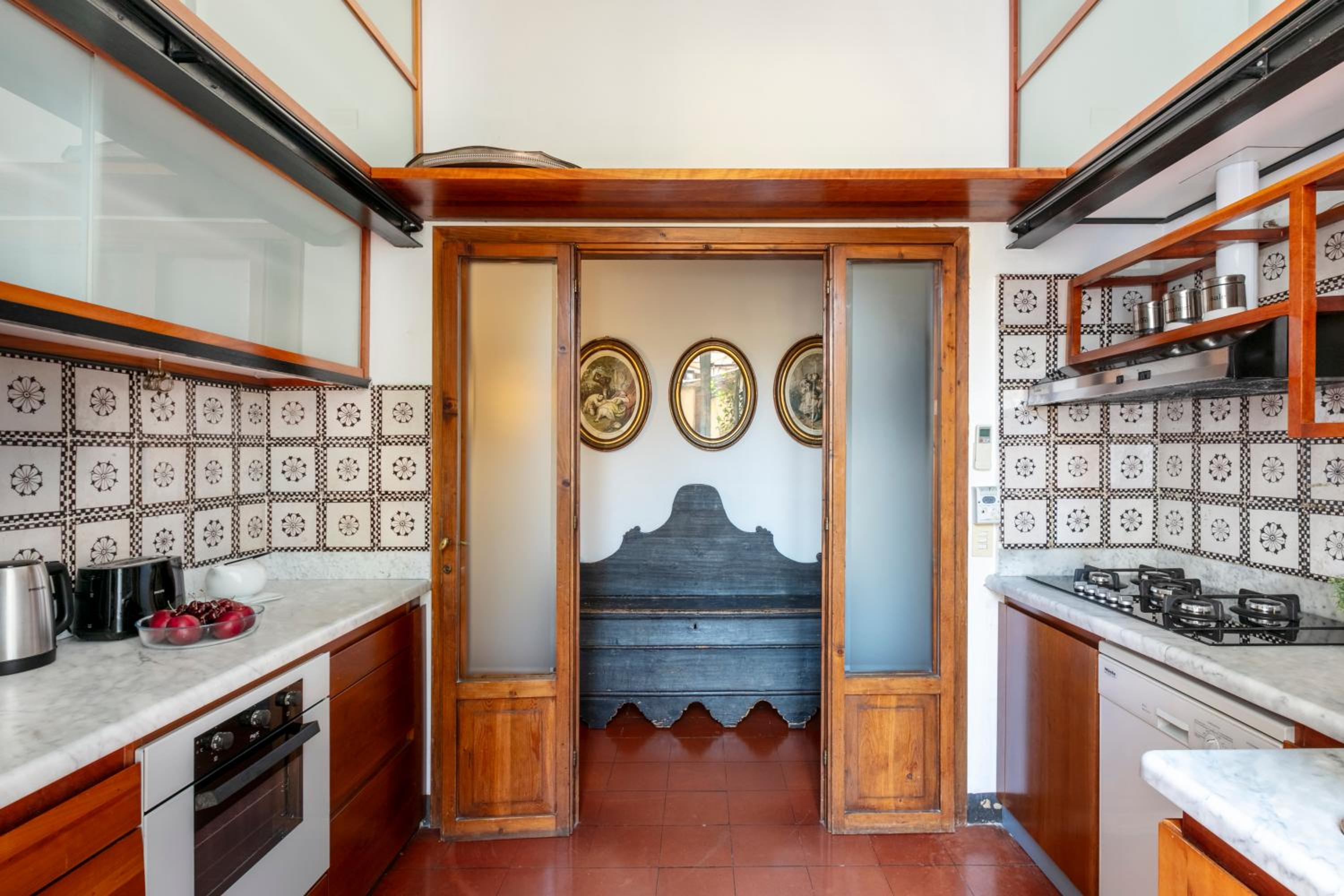 ROMAC Leone Apartments
