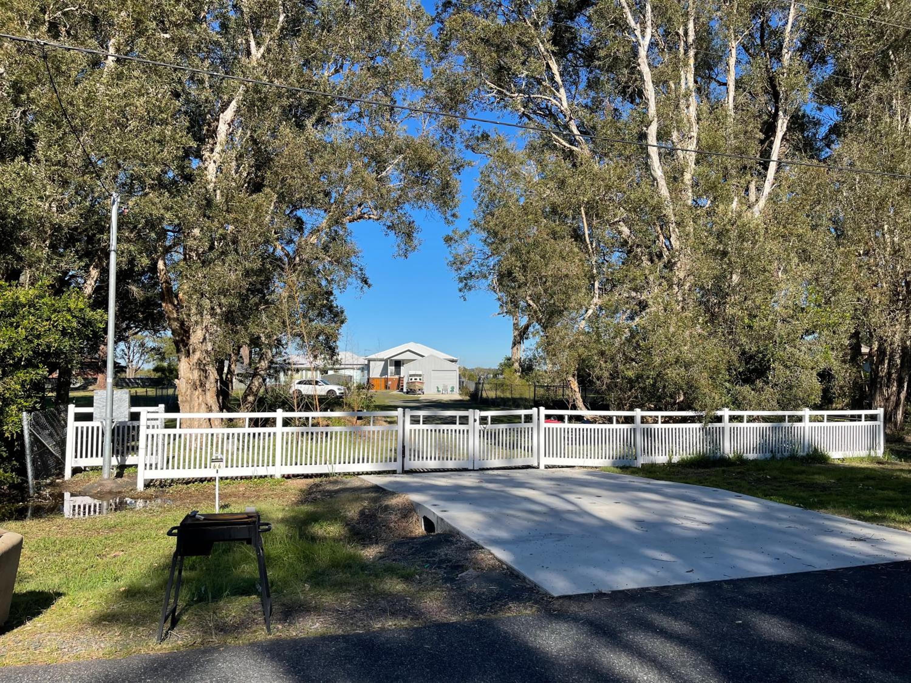 ABSOLUTE BEACHFRONT Port Stephens - Pindimar Beach House