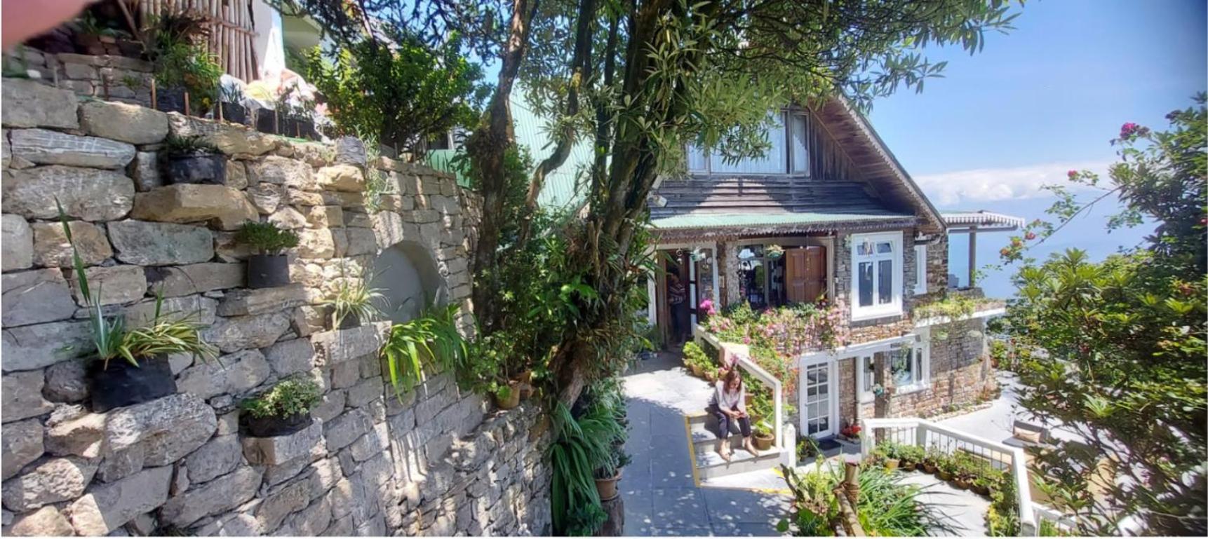 THE ENGLISH COTTAGE