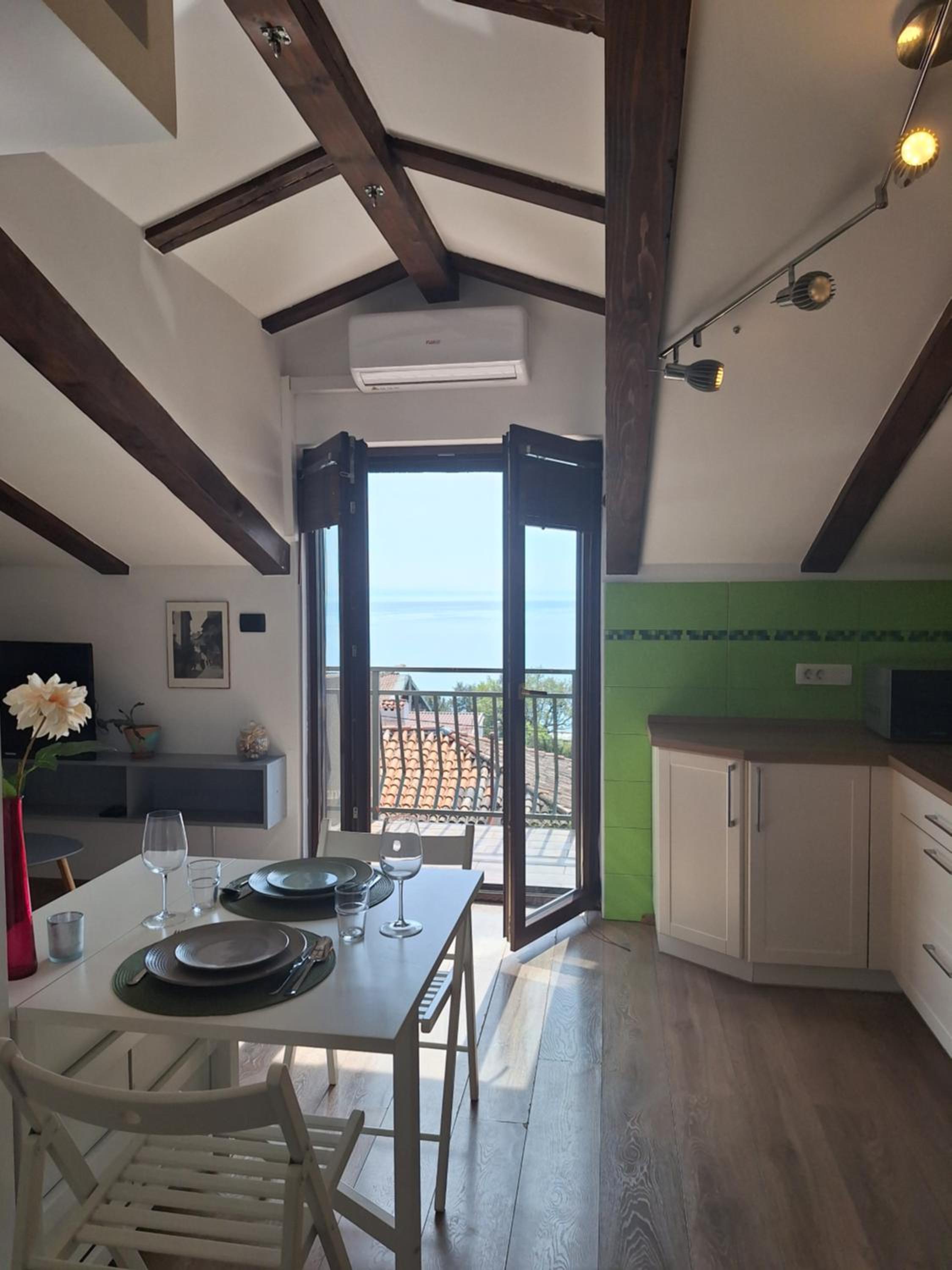 FENIX - Stunning view, great location & free parking view 4