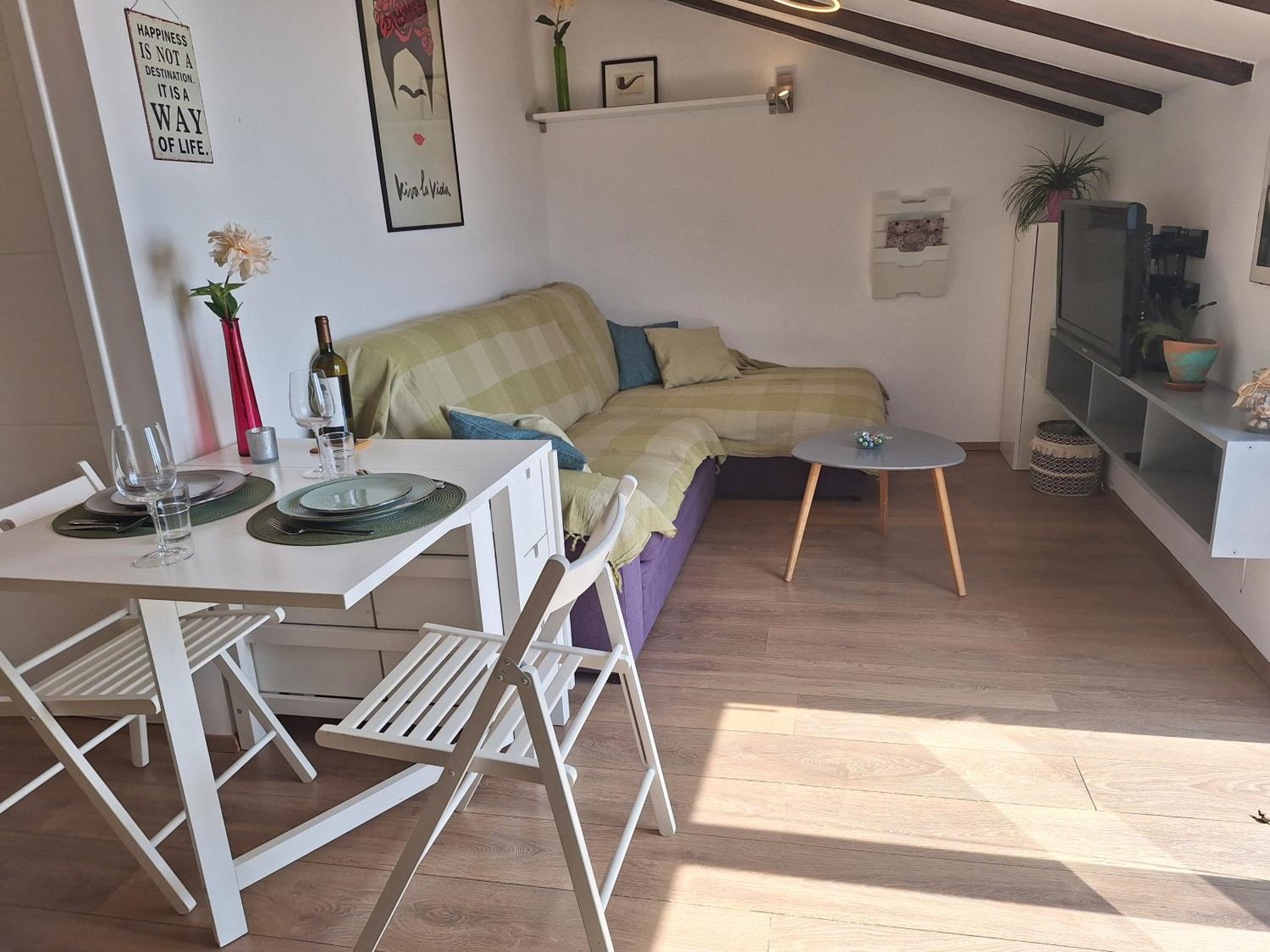 FENIX - Stunning view, great location & free parking view 5