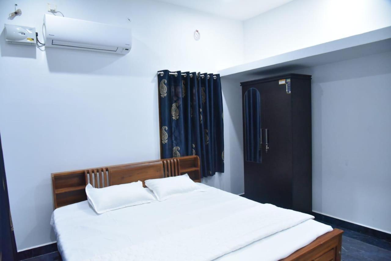 Ramchitra's l Hotels in Thanjavur view 3