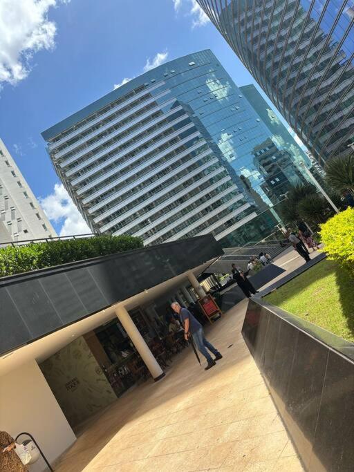 Flat com varanda e localização privilegiada-Vision