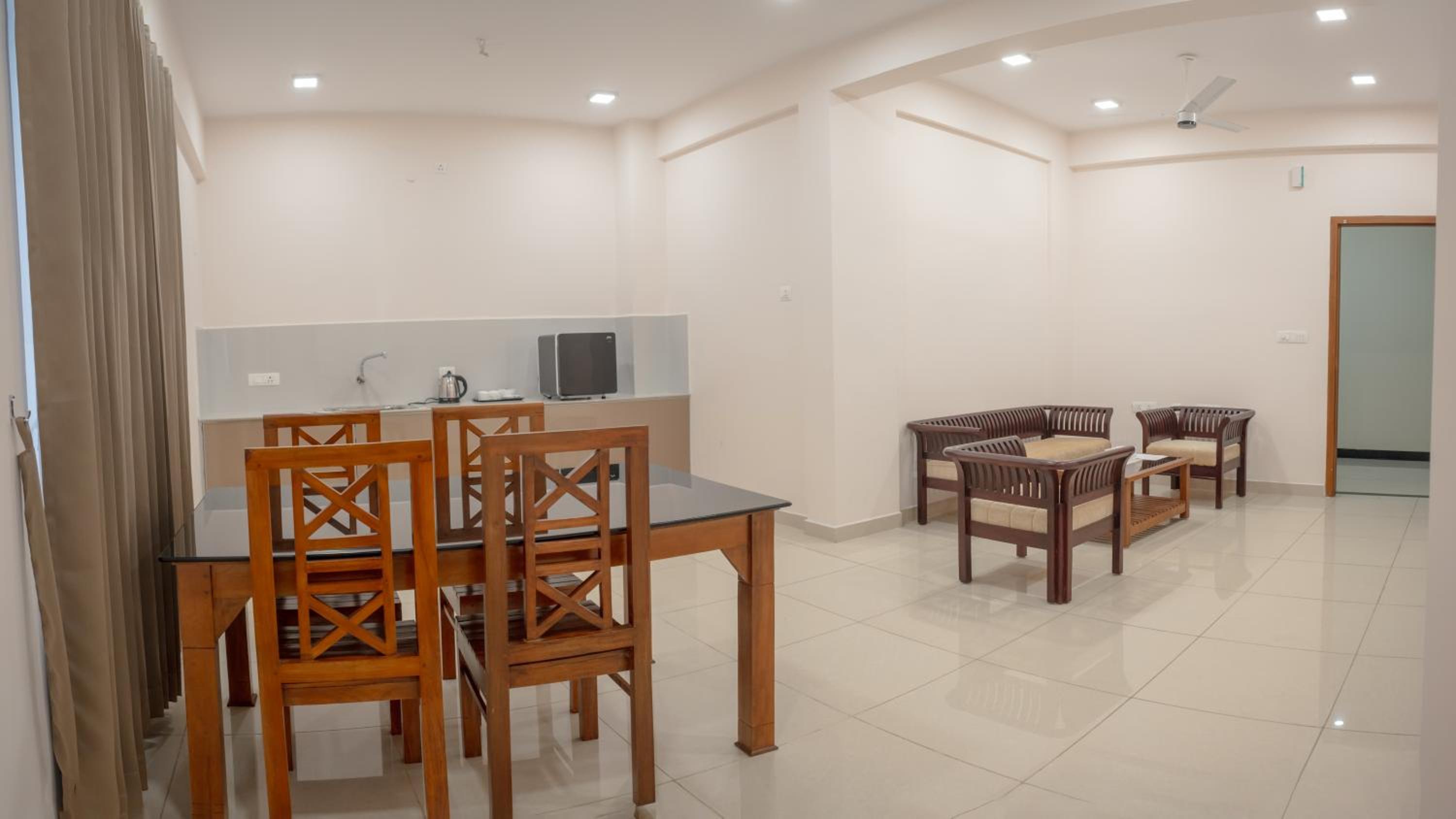 Daffodils Luxury Airport Suites