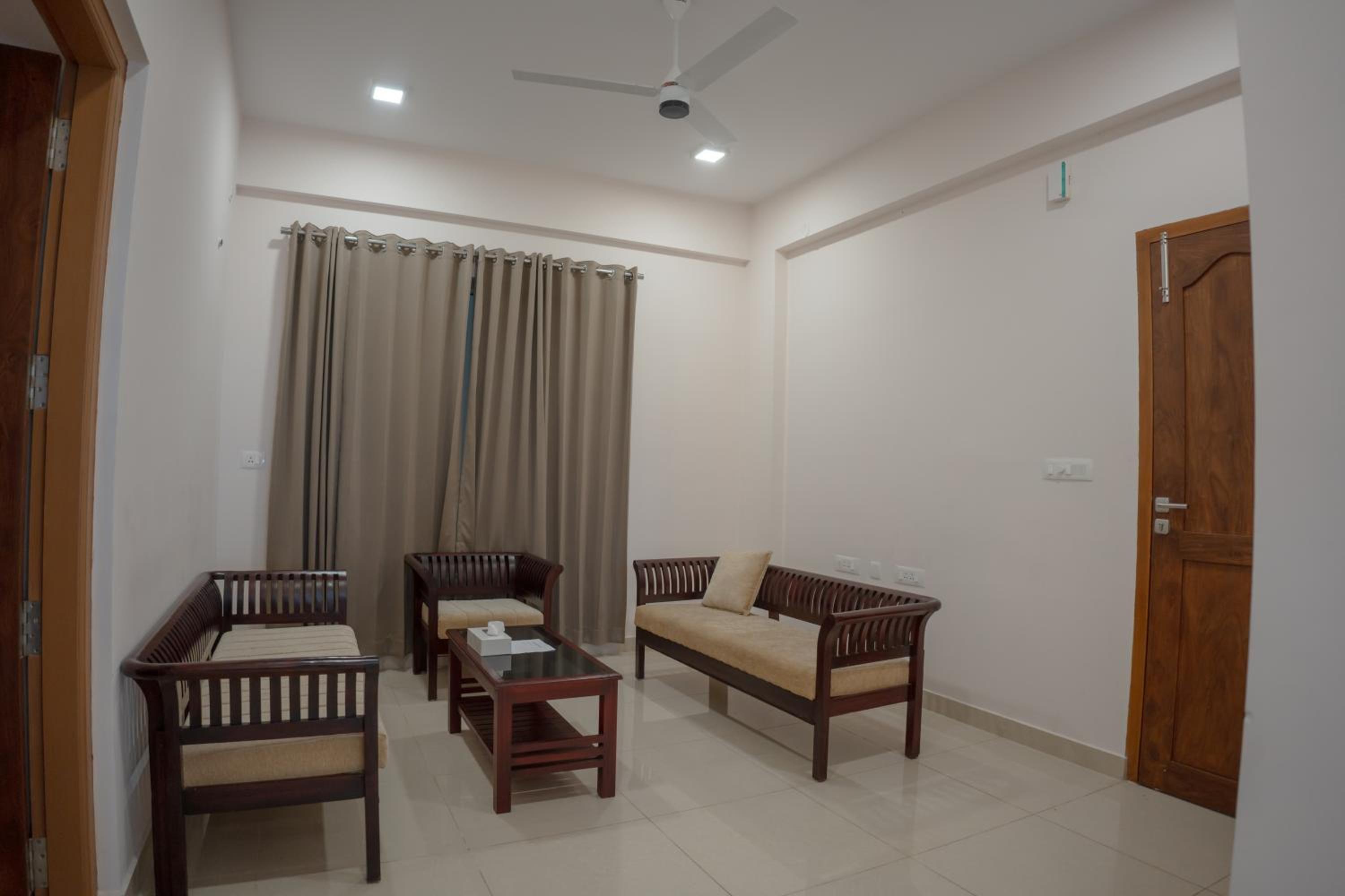 Daffodils Luxury Airport Suites