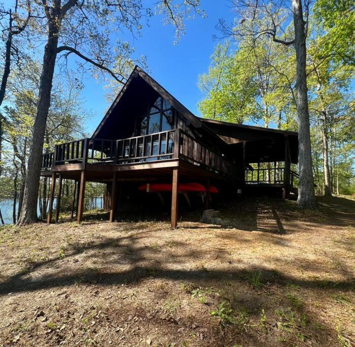 Cabin Nestled on Skiers Cove South Toledo Bend Lake 3 bedroom-5 beds