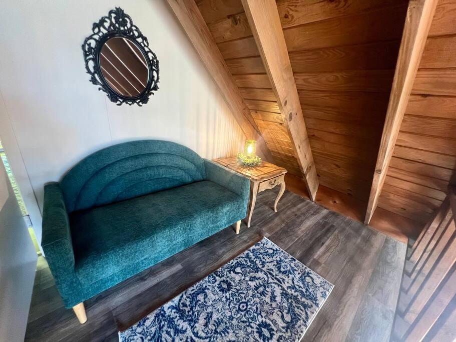 Cabin Nestled on Skiers Cove South Toledo Bend Lake 3 bedroom-5 beds