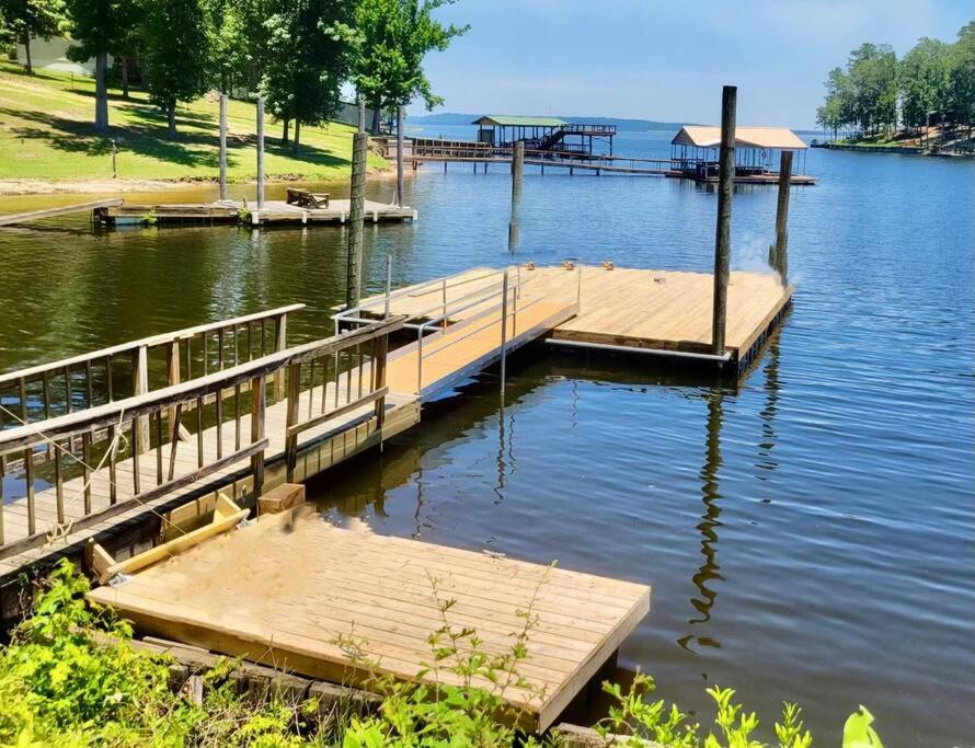 Cabin Nestled on Skiers Cove South Toledo Bend Lake 3 bedroom-5 beds