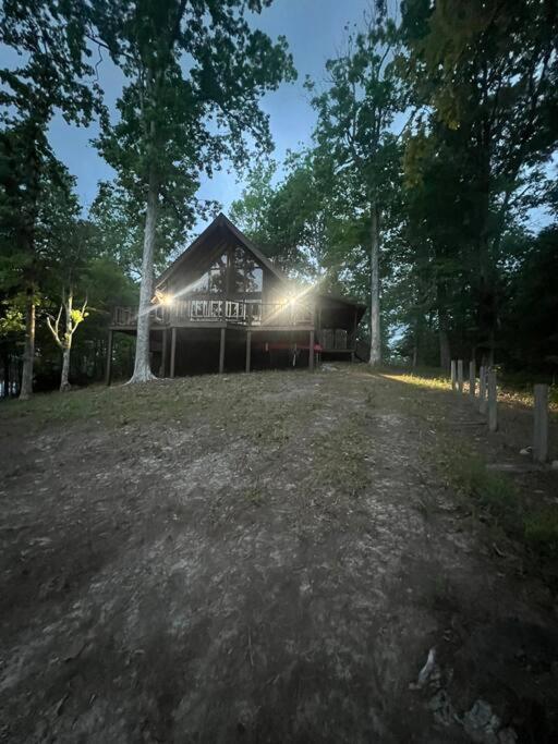 Cabin Nestled on Skiers Cove South Toledo Bend Lake 3 bedroom-5 beds