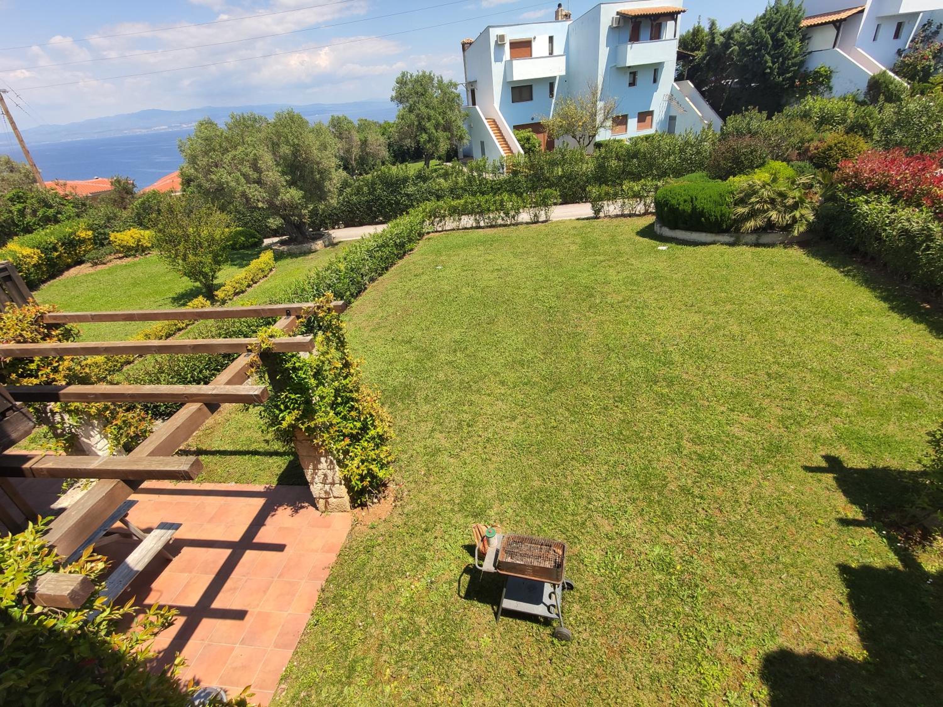 AF HOUSE&POOl