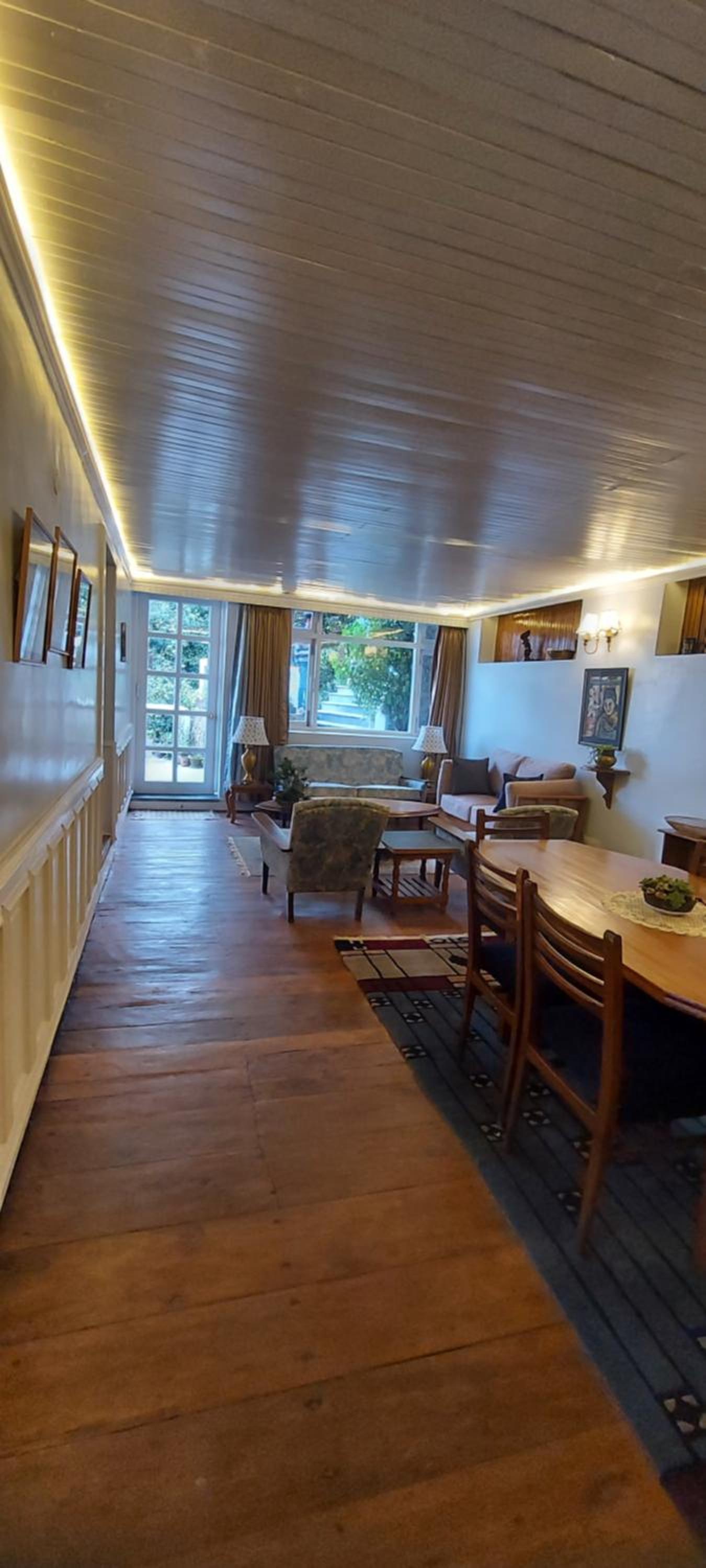 THE ENGLISH COTTAGE