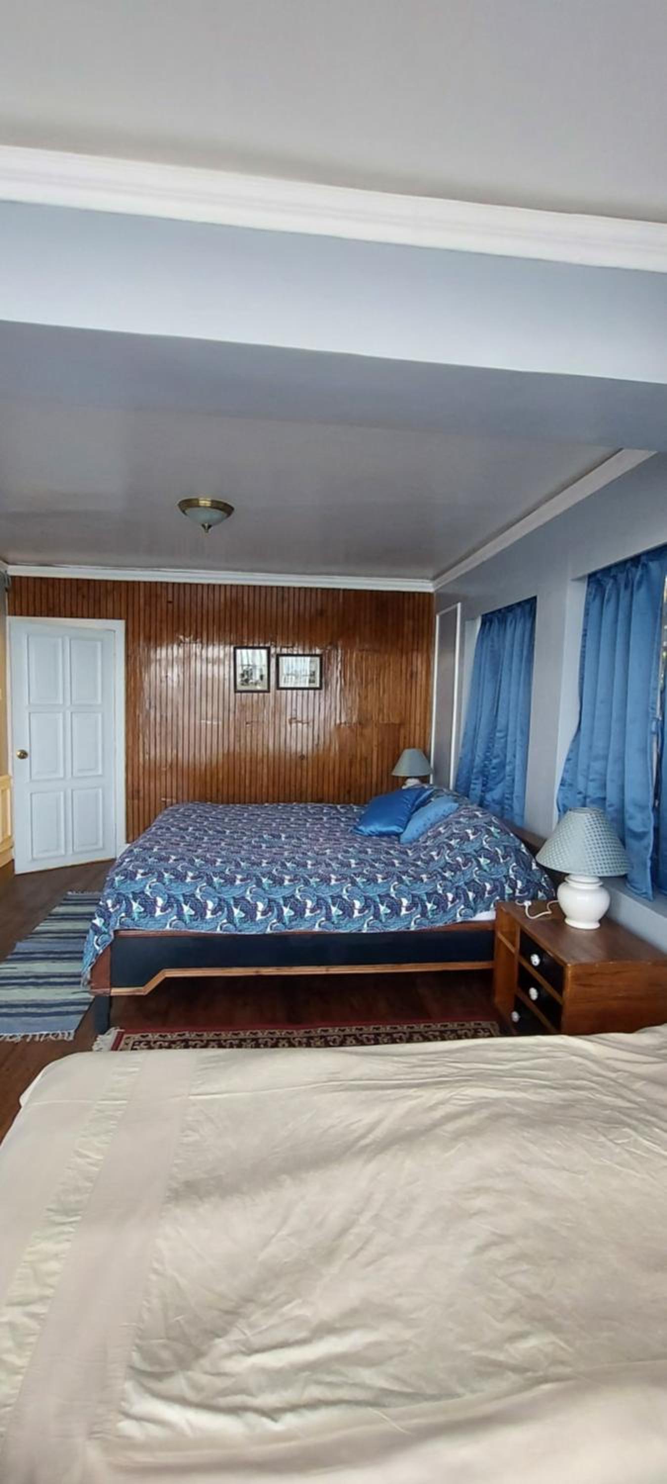 THE ENGLISH COTTAGE