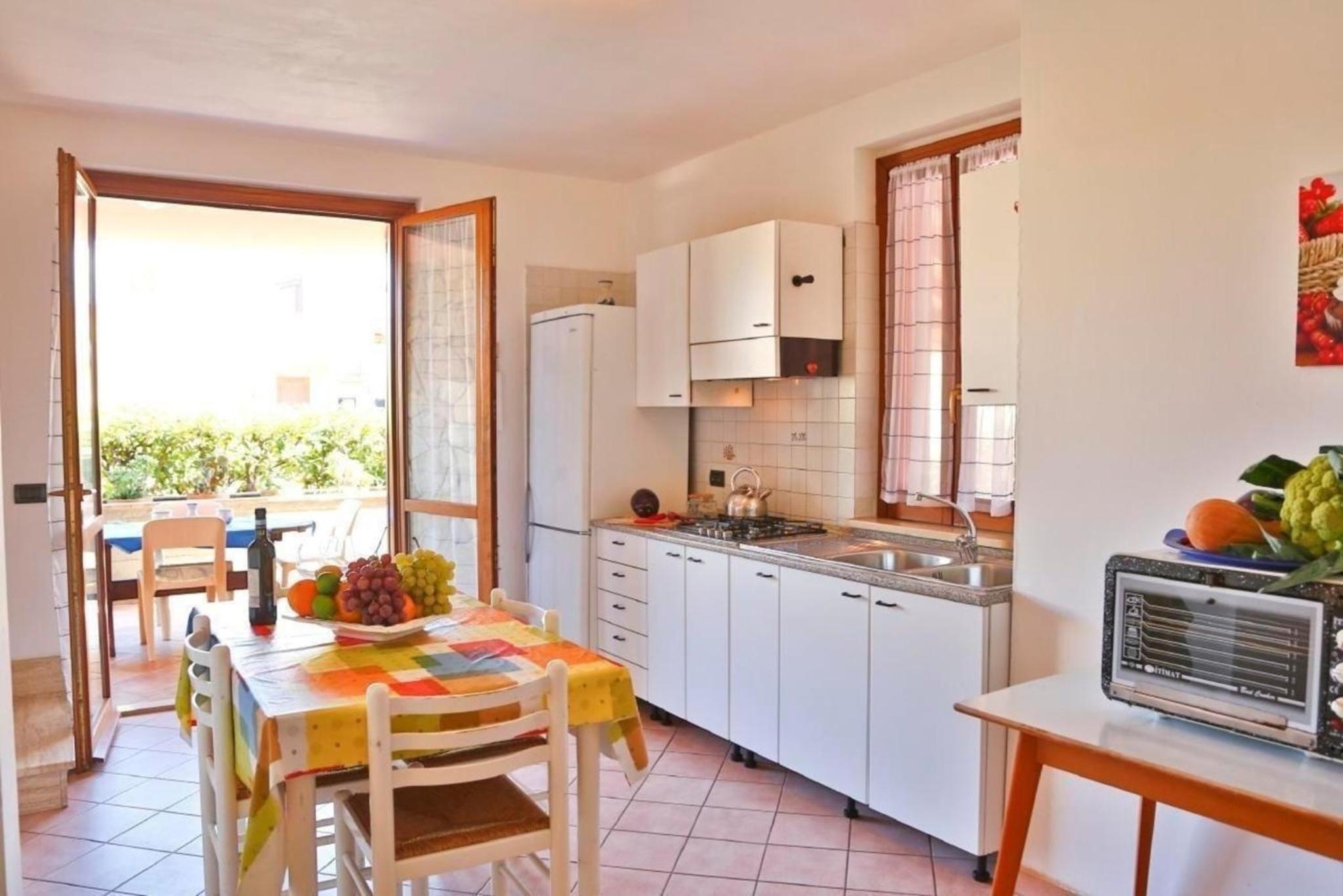 Helle editerrane Villa mit terrasse und garten nur 50 meter vom meer entfern view 4