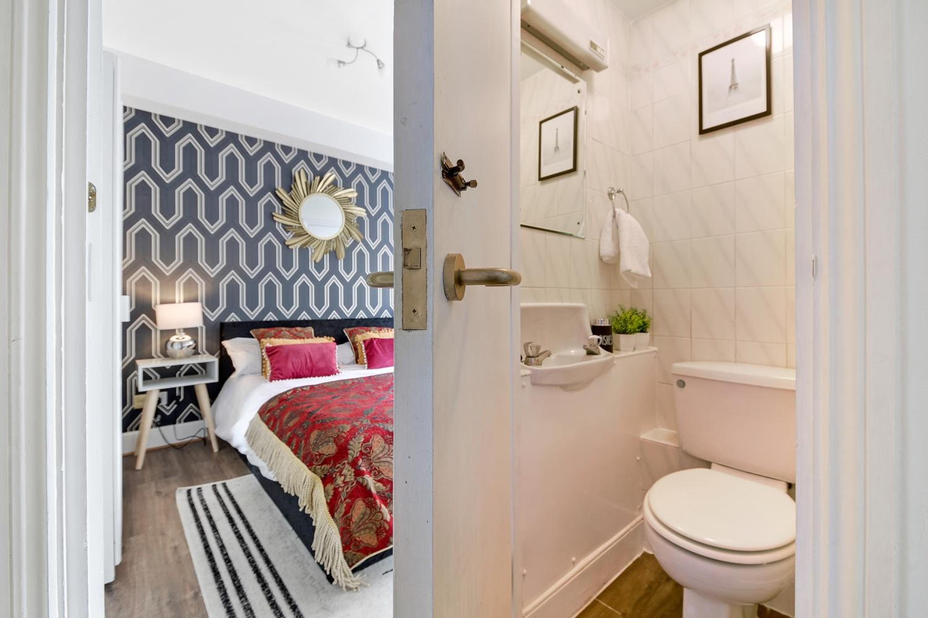 Stylish & Comfy Chelsea Haven Walk to Tube & Bus