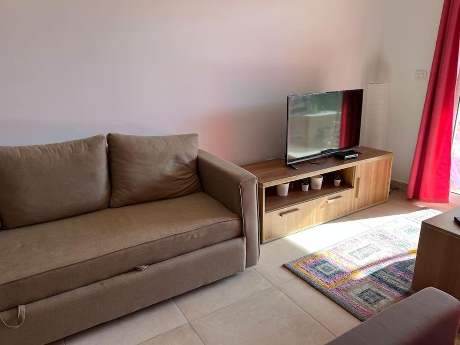 Amwaj Chalet with private garden