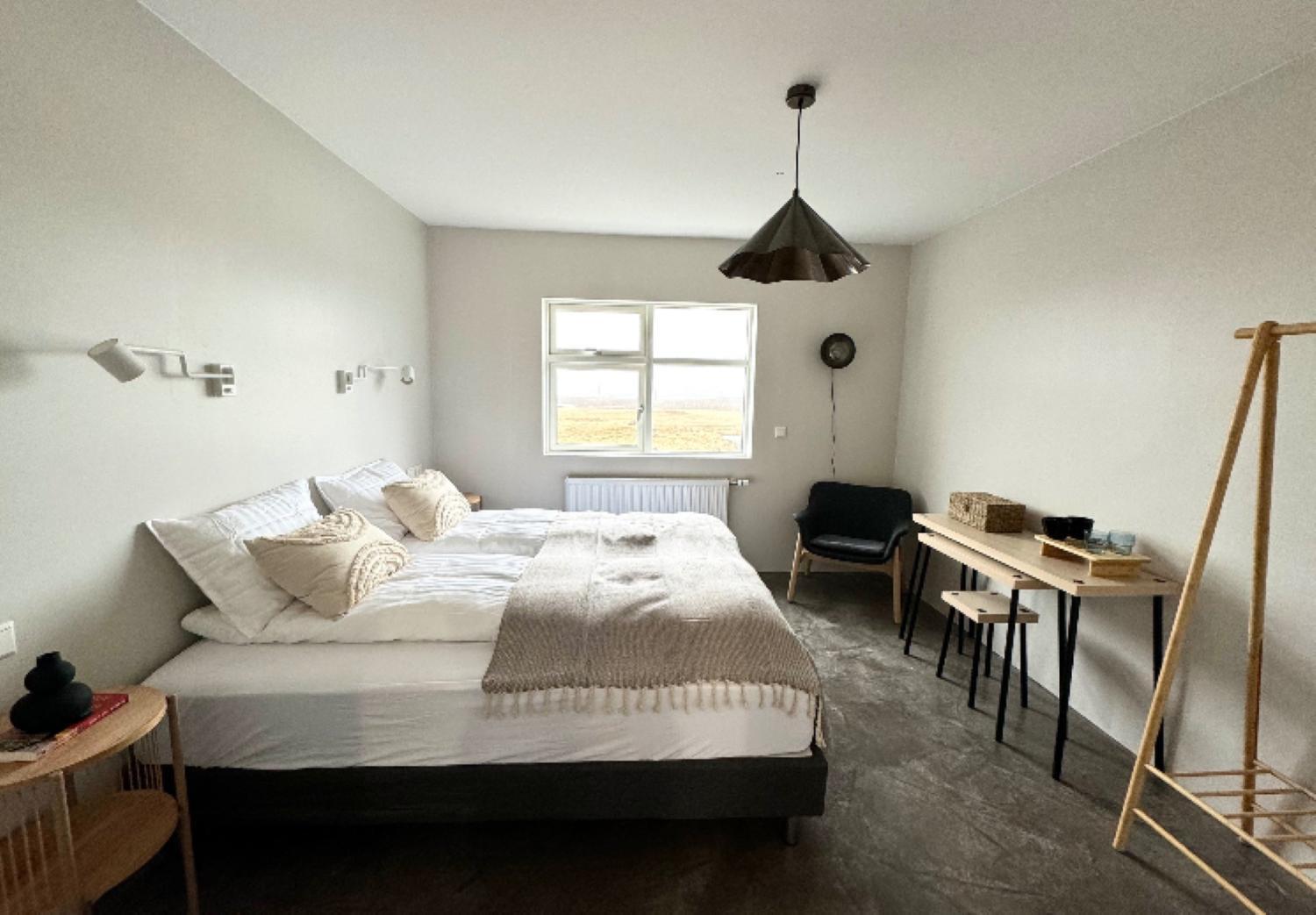 Lindarhóll Guesthouse
