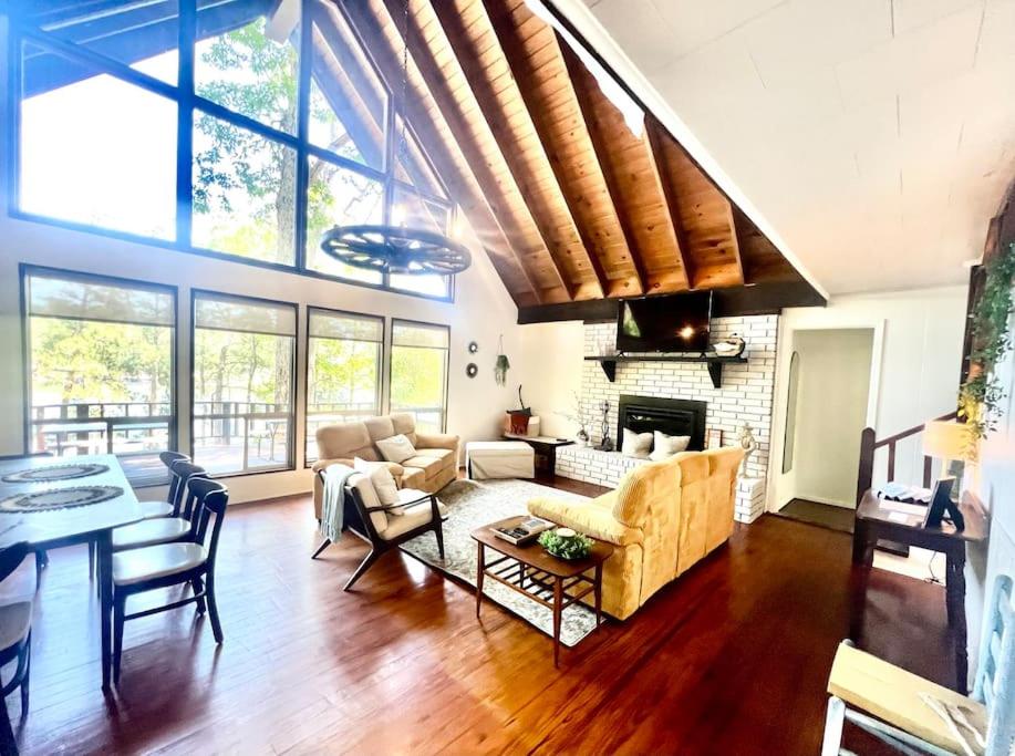 Cabin Nestled on Skiers Cove South Toledo Bend Lake 3 bedroom-5 beds