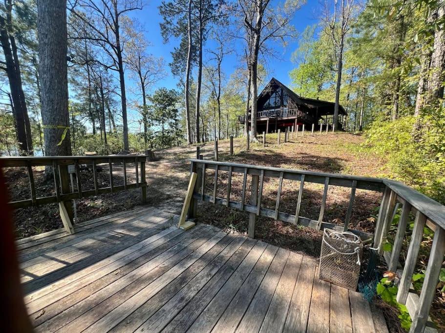 Cabin Nestled on Skiers Cove South Toledo Bend Lake 3 bedroom-5 beds