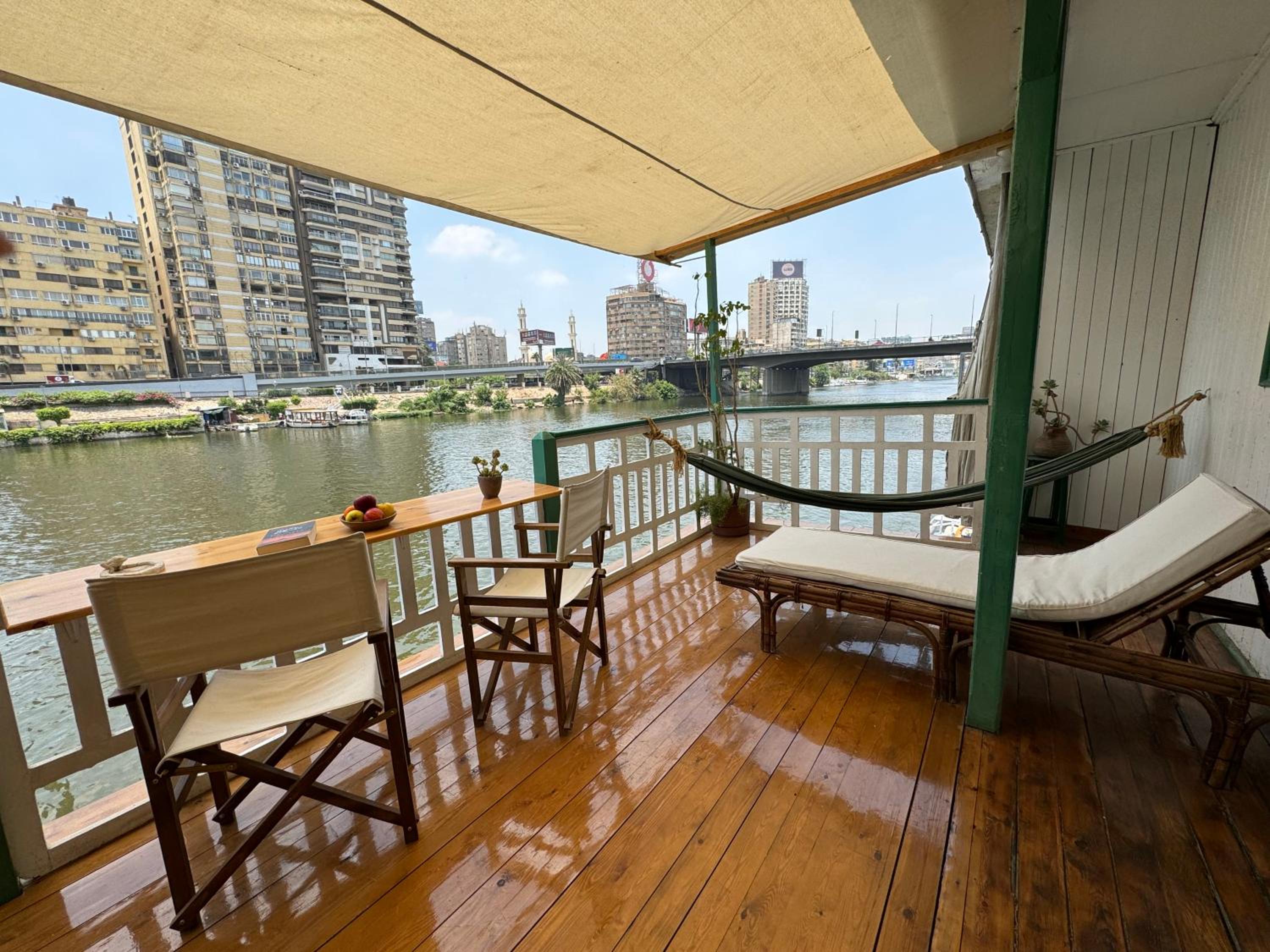 Houseboat65 - Historic home on the Nile - Central Cairo