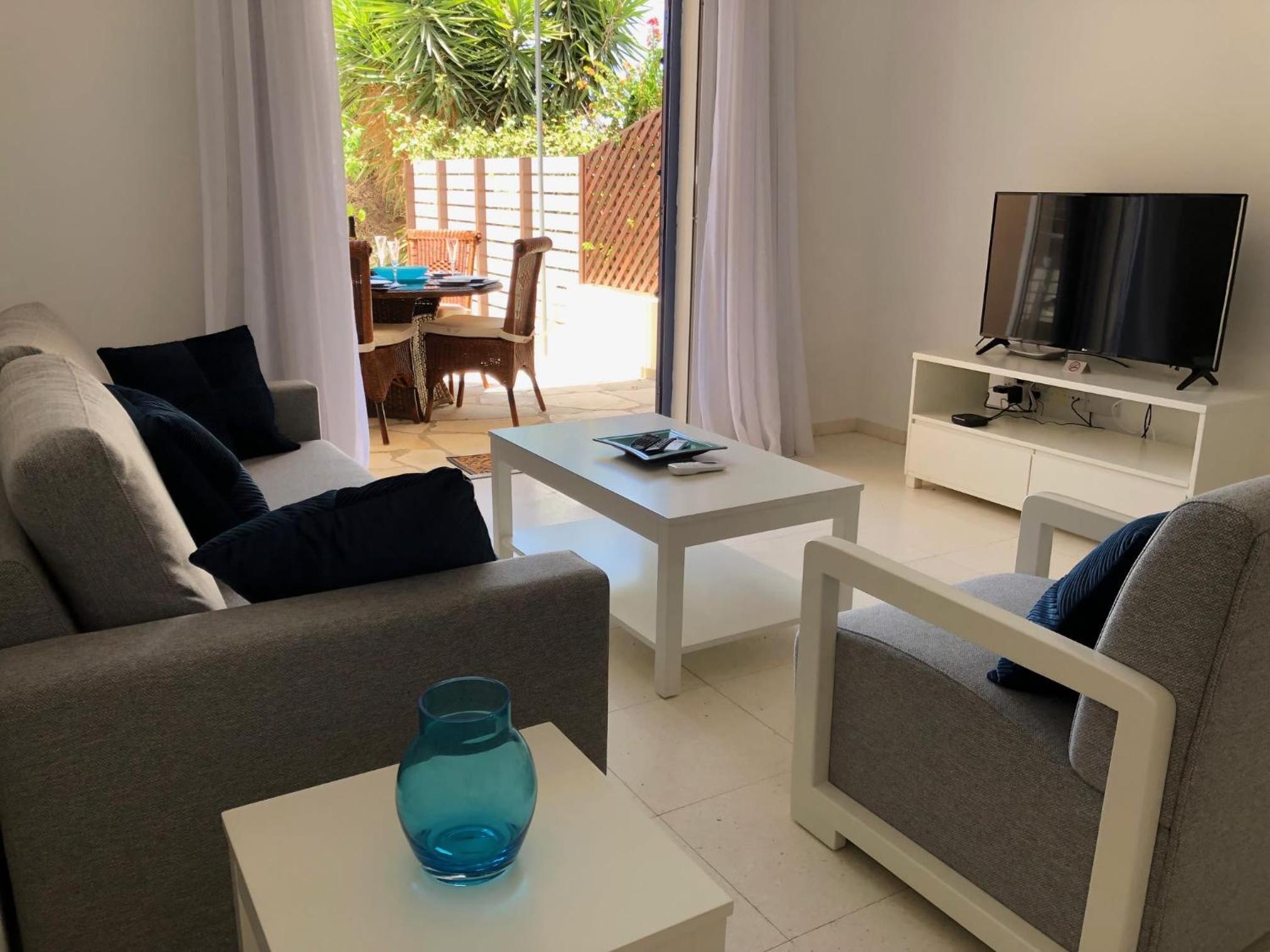 Regina Gardens - Modern 2 bed maisonette