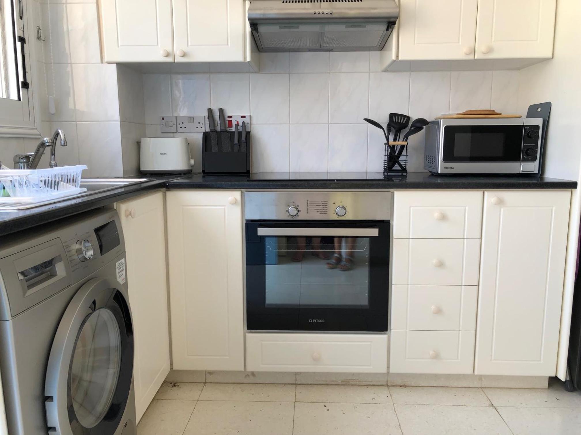 Regina Gardens - Modern 2 bed maisonette