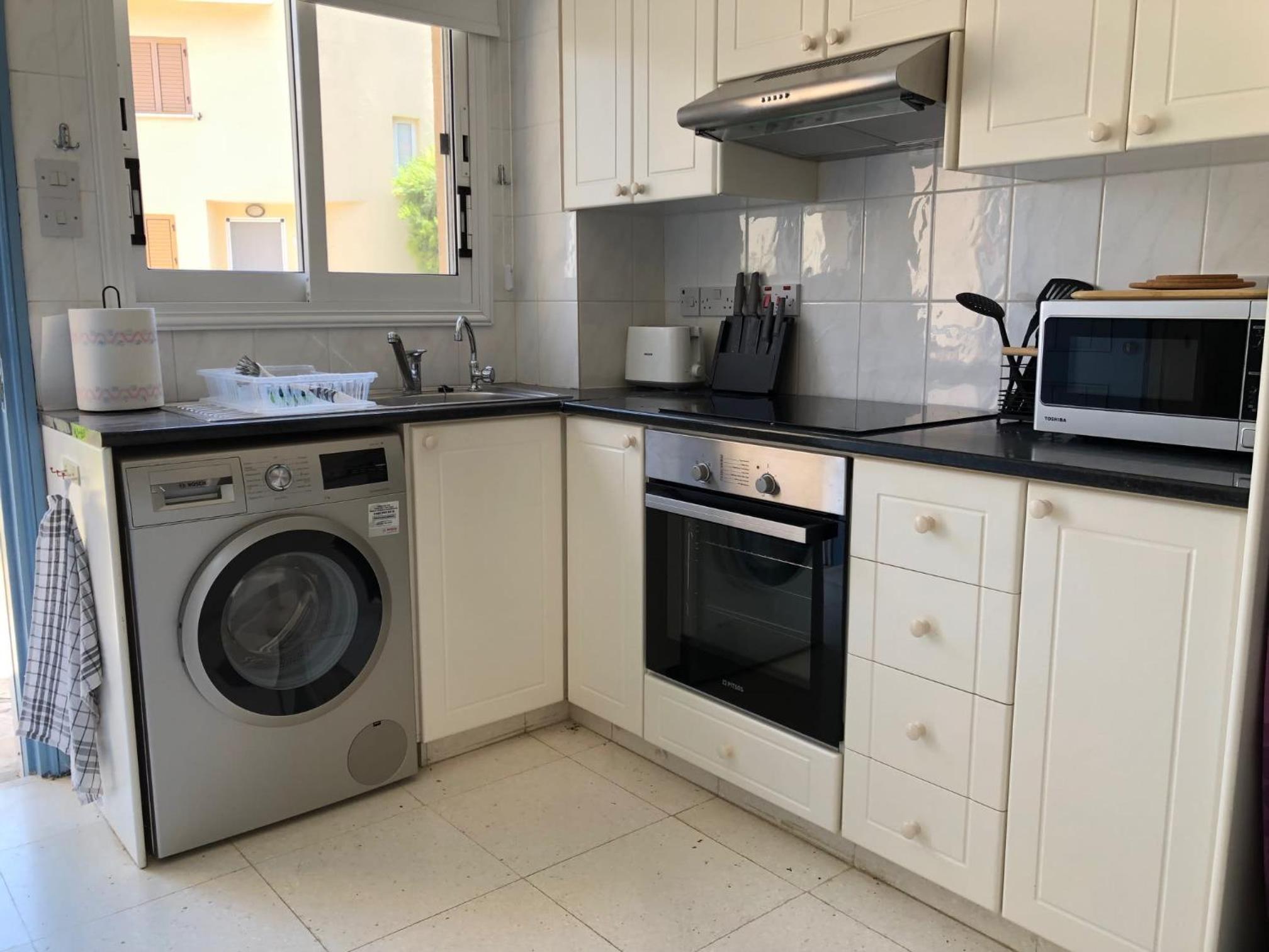 Regina Gardens - Modern 2 bed maisonette